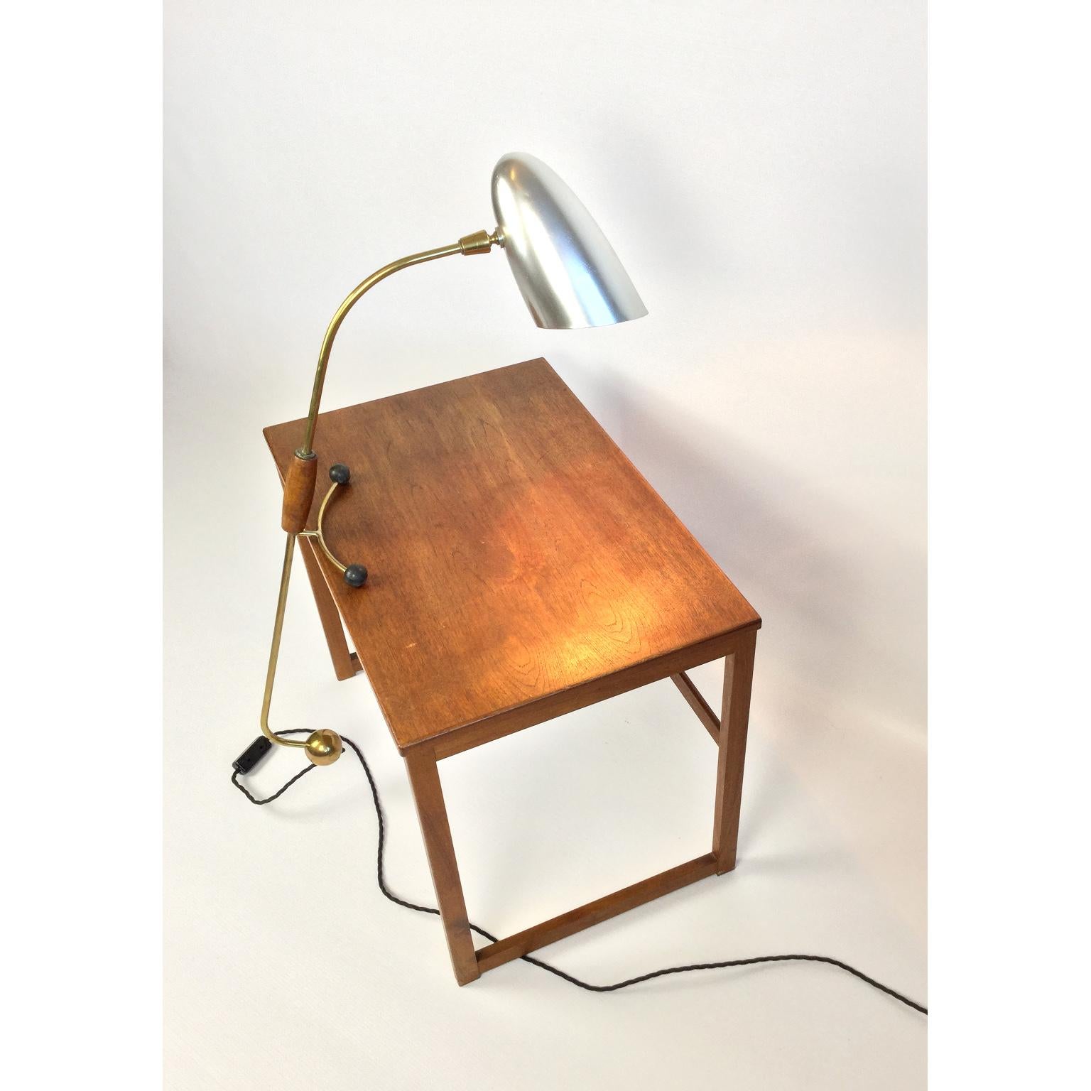 1950s Counterbalance Brass Desk Table Lamp by Merchant Adventurers Ltd, UK In Good Condition For Sale In London, GB