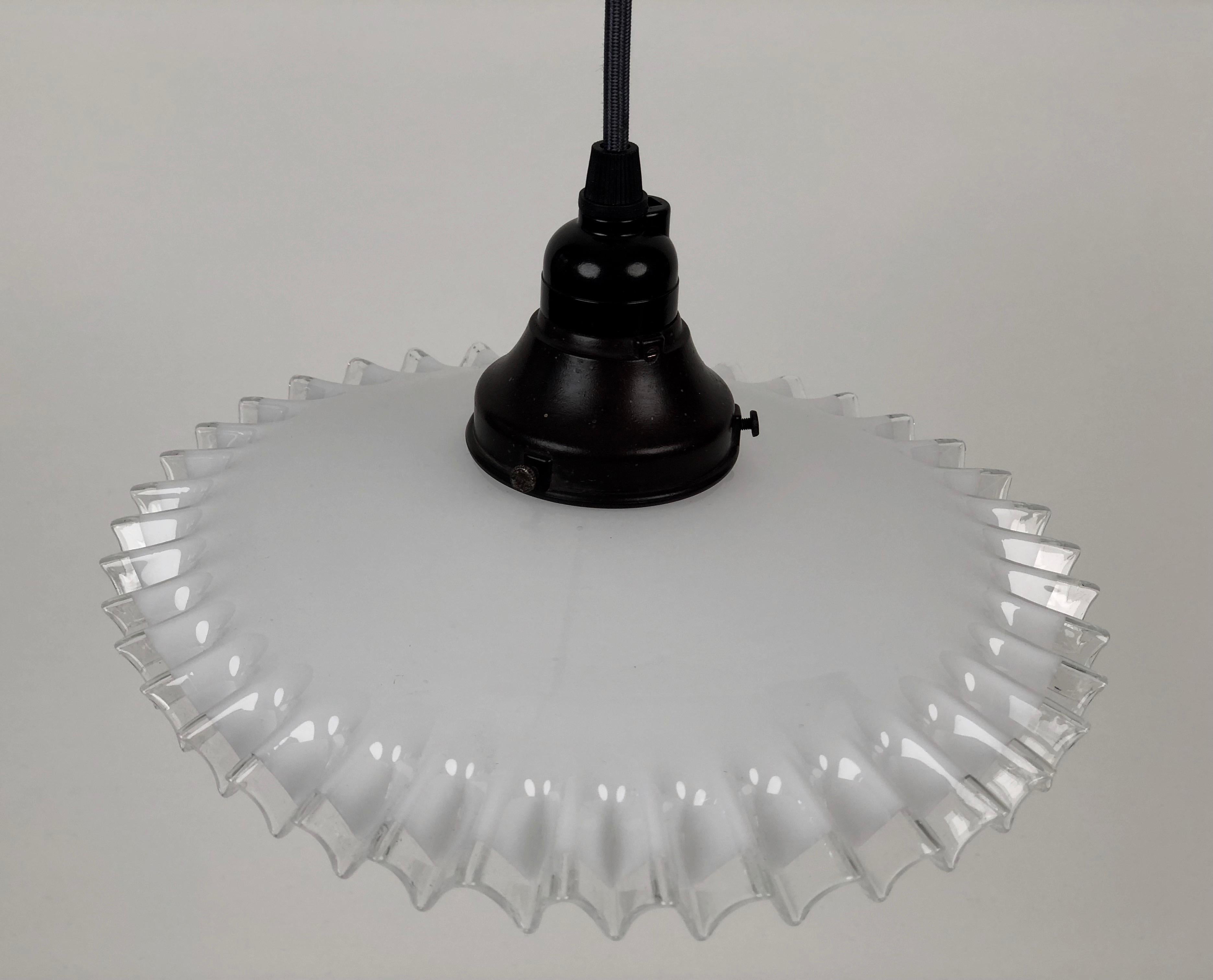 Counterweight Pendant Lamp, 1900, Made from Porcelain and Handmade Glass For Sale 10