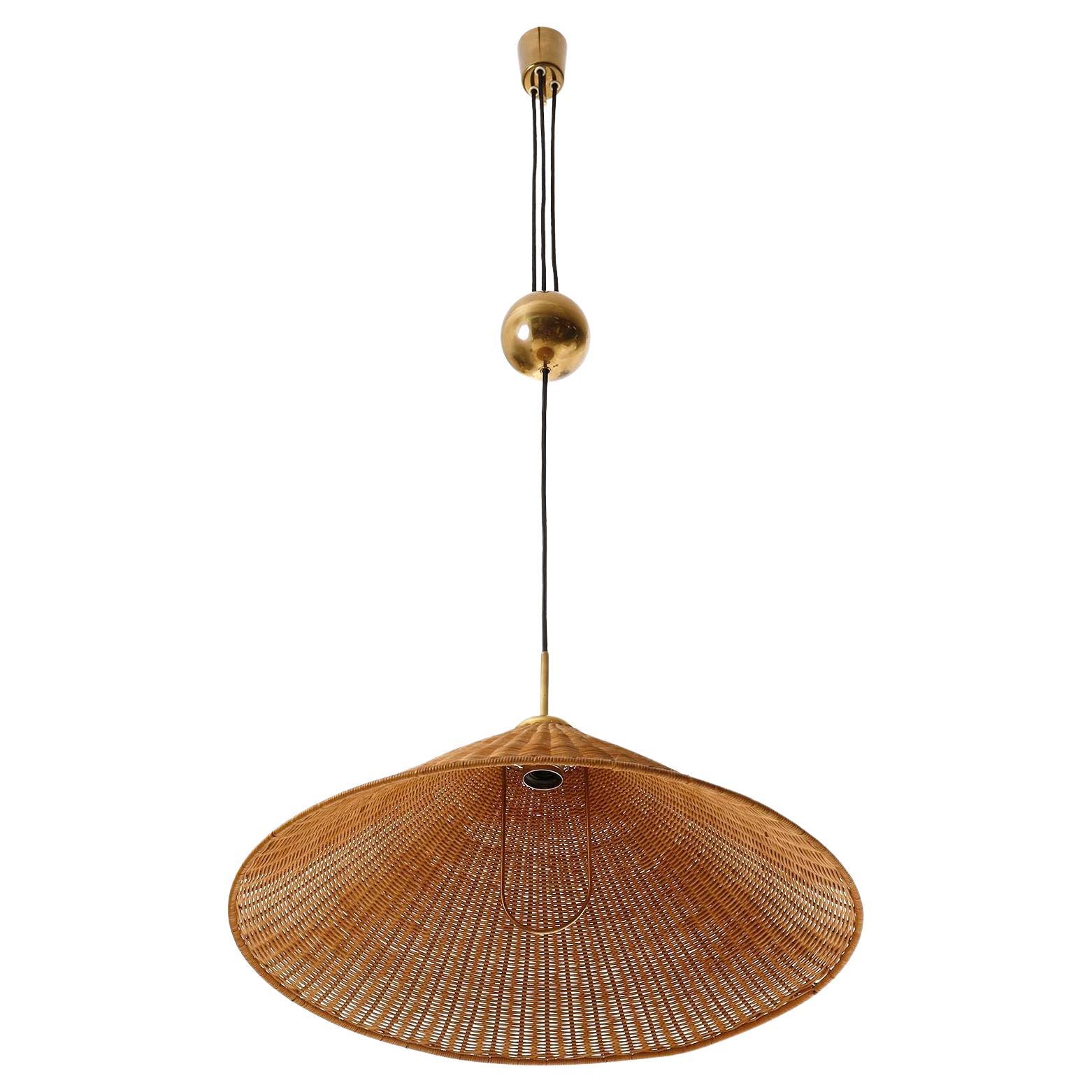 Mid-Century moderno Lampada a sospensione a contrappeso di J&T. Kalmar, Josef Frank, Vimini in ottone, anni '50 in vendita