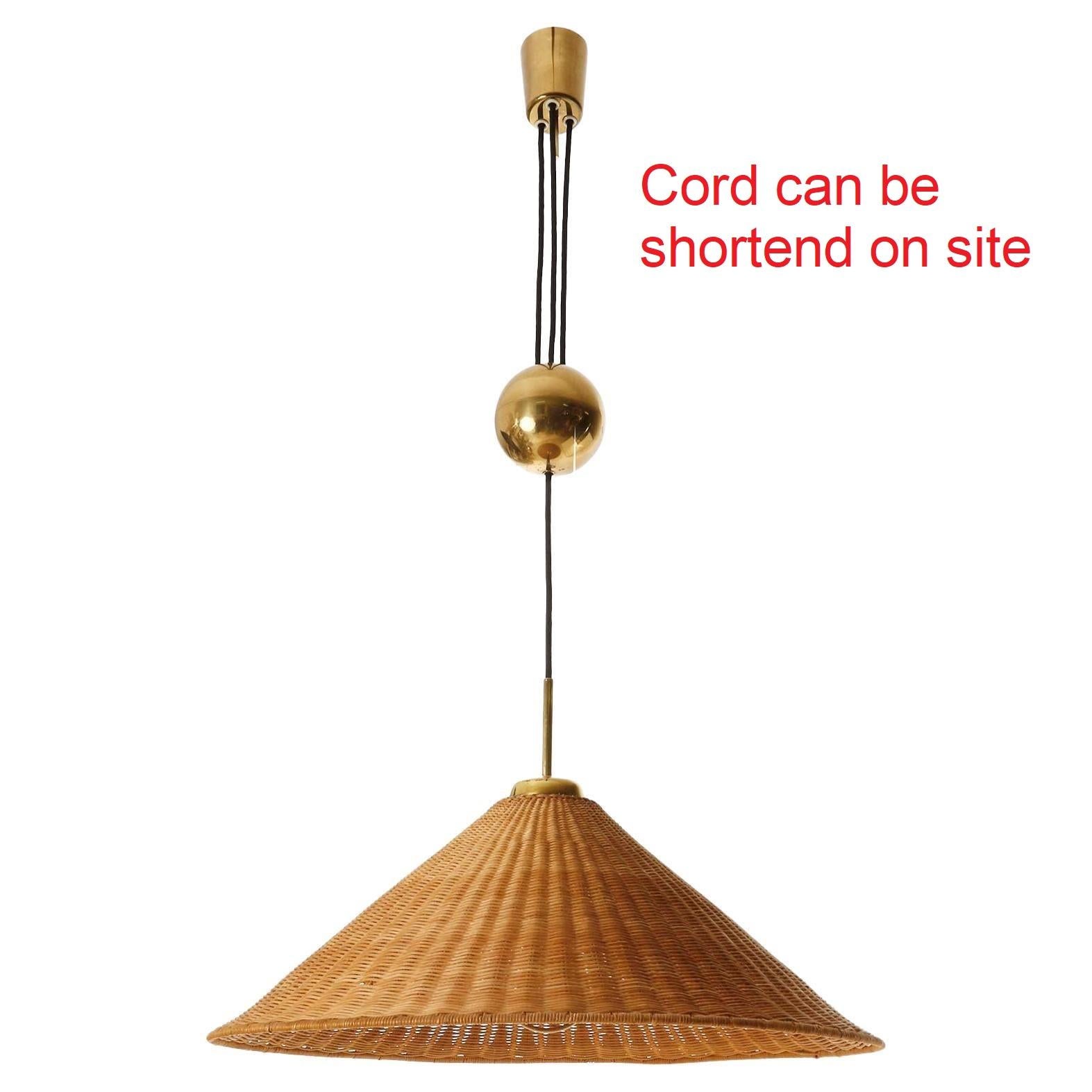Ottone Lampada a sospensione a contrappeso di J&T. Kalmar, Josef Frank, Vimini in ottone, anni '50 in vendita