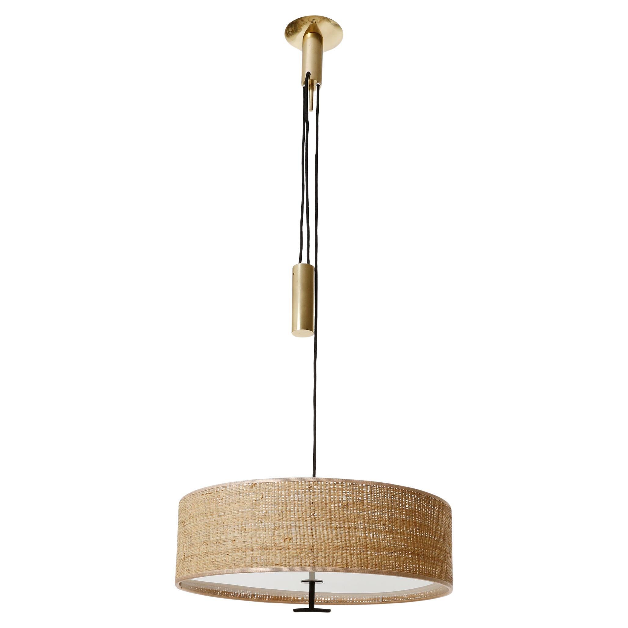 Mid-Century moderno Lampada a sospensione a contrappeso J.T. Kalmar, ottone, vimini, plexiglass, metallo, anni '60 in vendita
