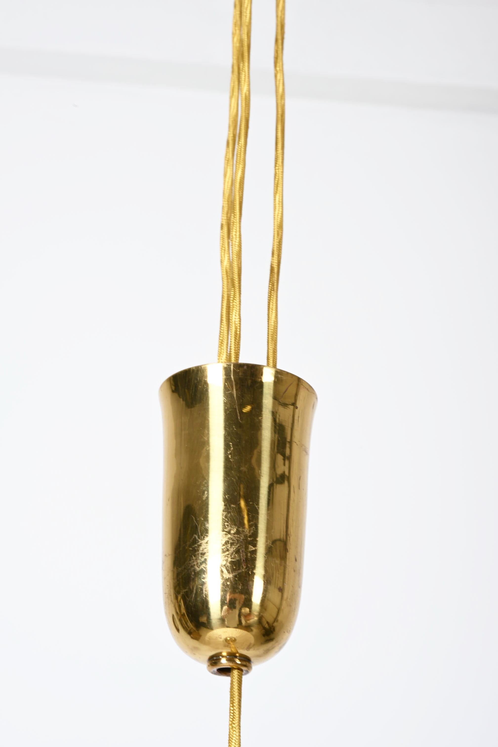 Lampada a sospensione in seta a contrappeso attribuita a Josef Frank in vendita 3