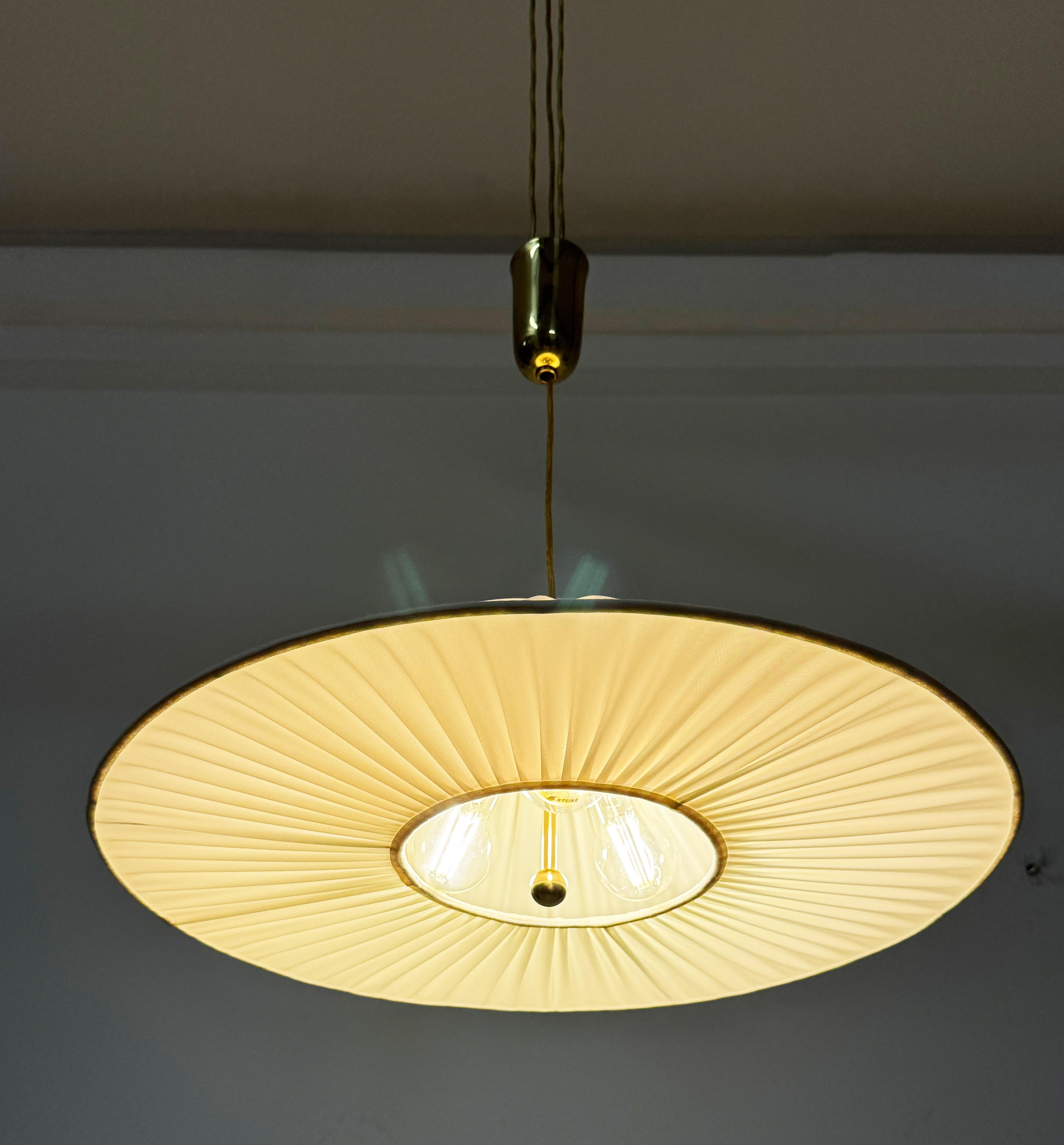 Lampada a sospensione in seta a contrappeso attribuita a Josef Frank in vendita 9