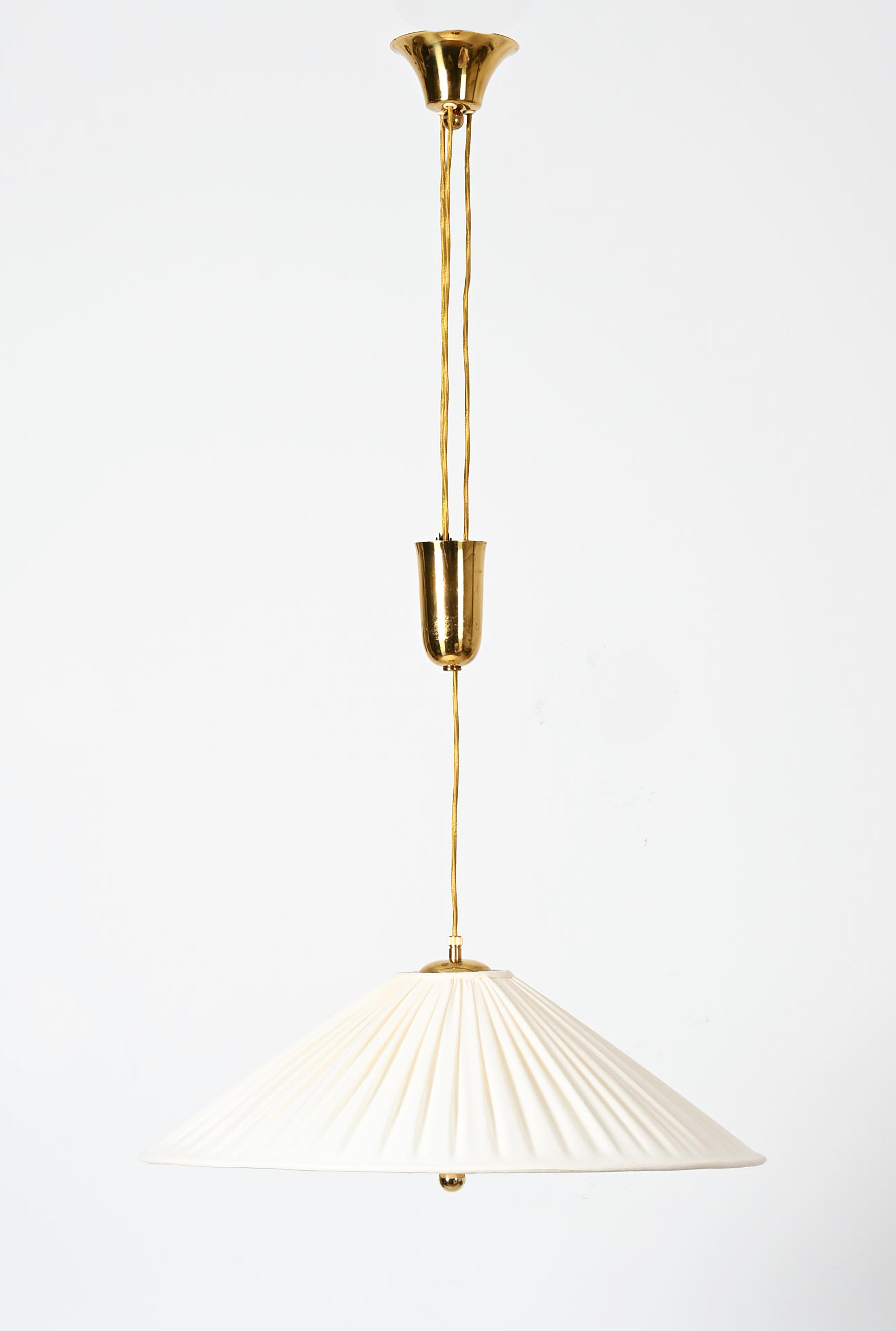 Secessione di Vienna Lampada a sospensione in seta a contrappeso attribuita a Josef Frank in vendita