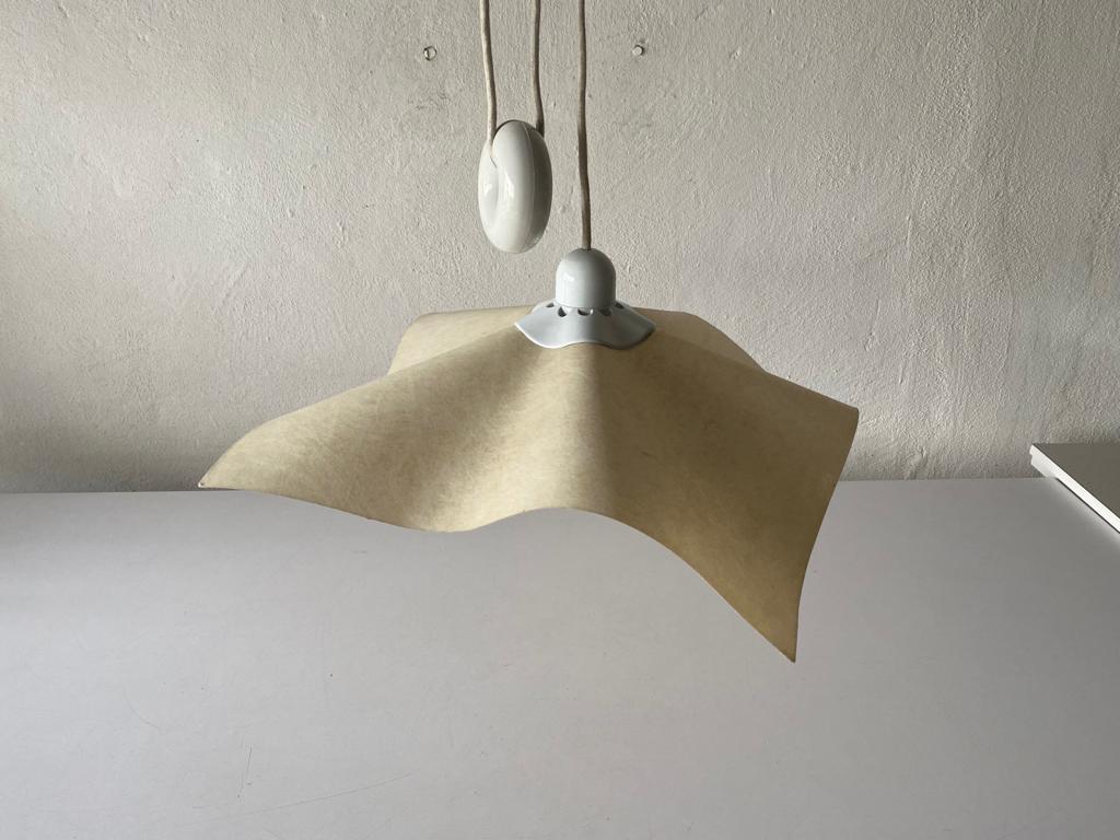 Counterweight suspension lamp by Mario Bellini for Artemide, 1970s, Italy
Model Area 50 
Elegant design pendant lamp

Lampshade is in good condition and very clean. 
This lamp works with E27 light bulb
Wired and suitable to use with 220V and