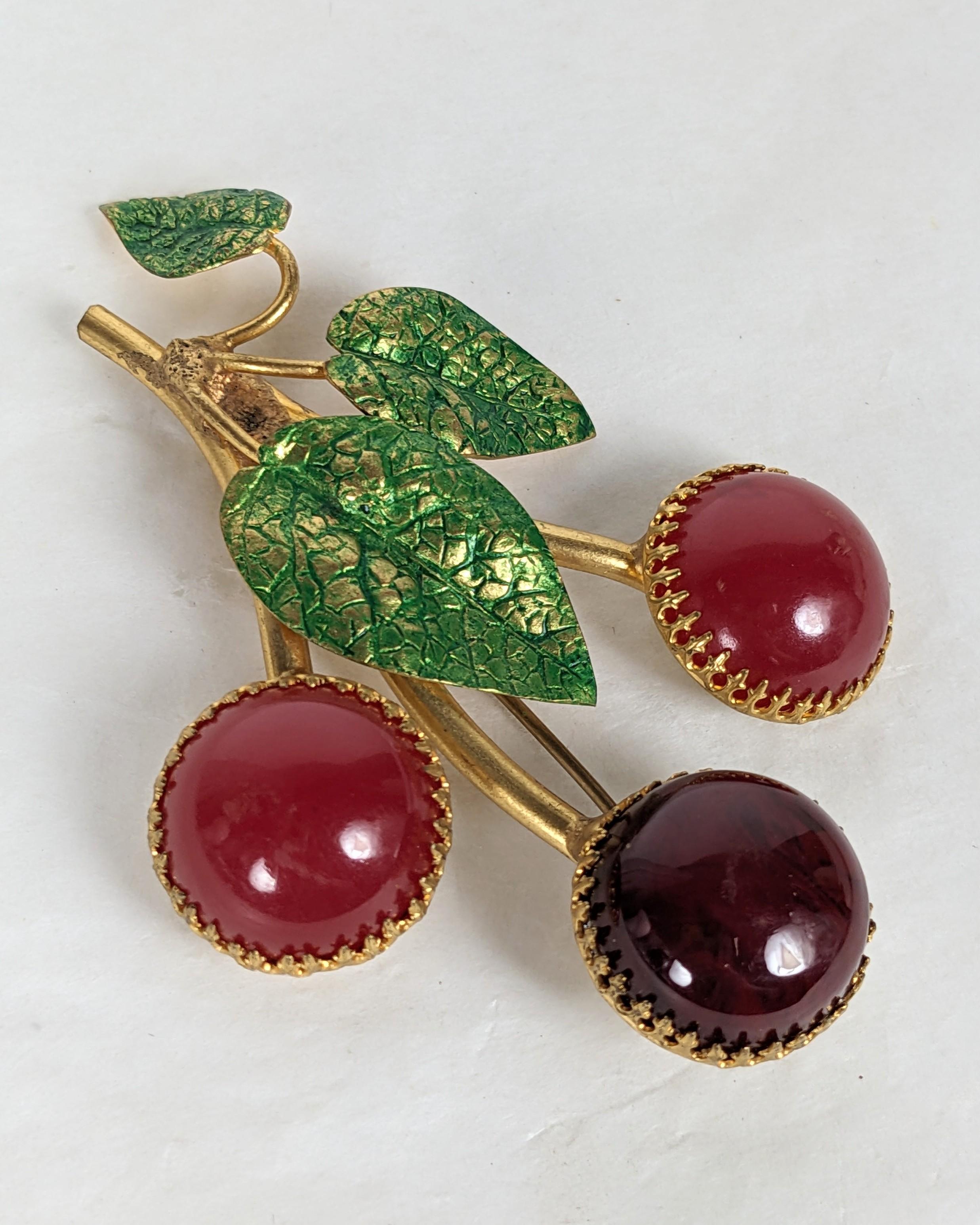 Broche de cereza de baquelita Countess Cis Artesano en venta