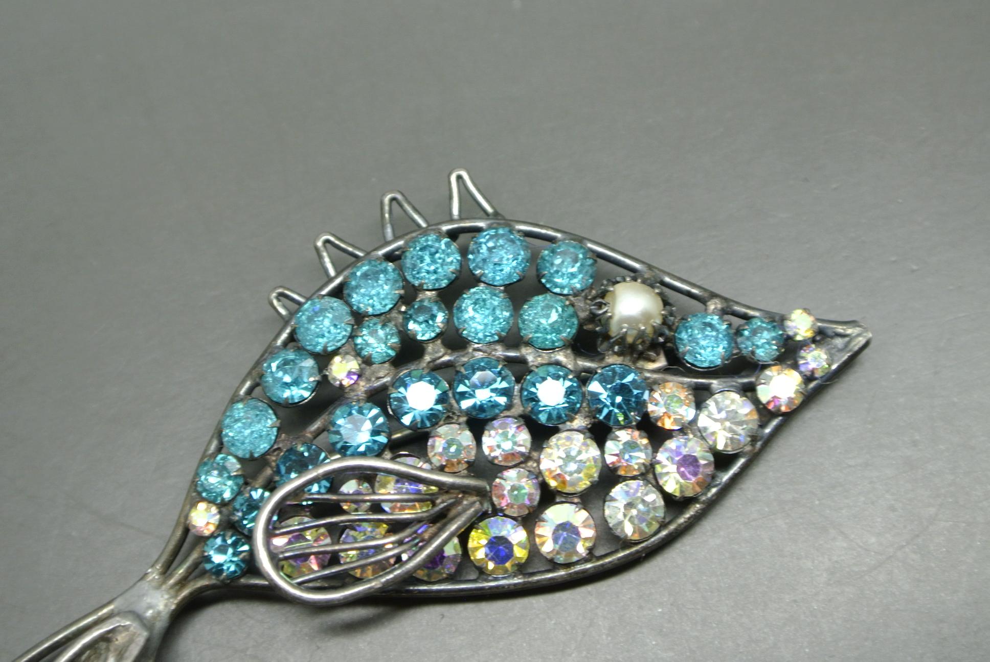 Countess Cissy Zoltowska Cis Blue AB Crystal Fish Brooch In Fair Condition For Sale In Yuting Ren, GB