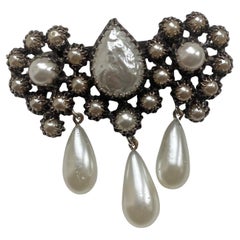 Countess CISSY Zoltowska drop pearl brooch