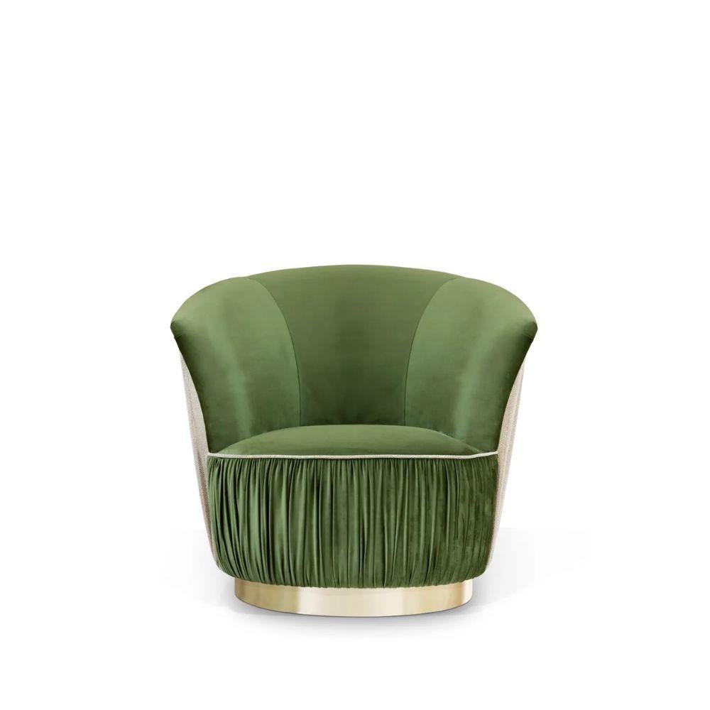 Poised and regal, the Countess reigns supreme even in the most luxurious designs. Her fanned back is reminiscent of the royal collars adorned by highnesses of days past. Her lady like figure is covered in plush upholstery fabric, sitting perched