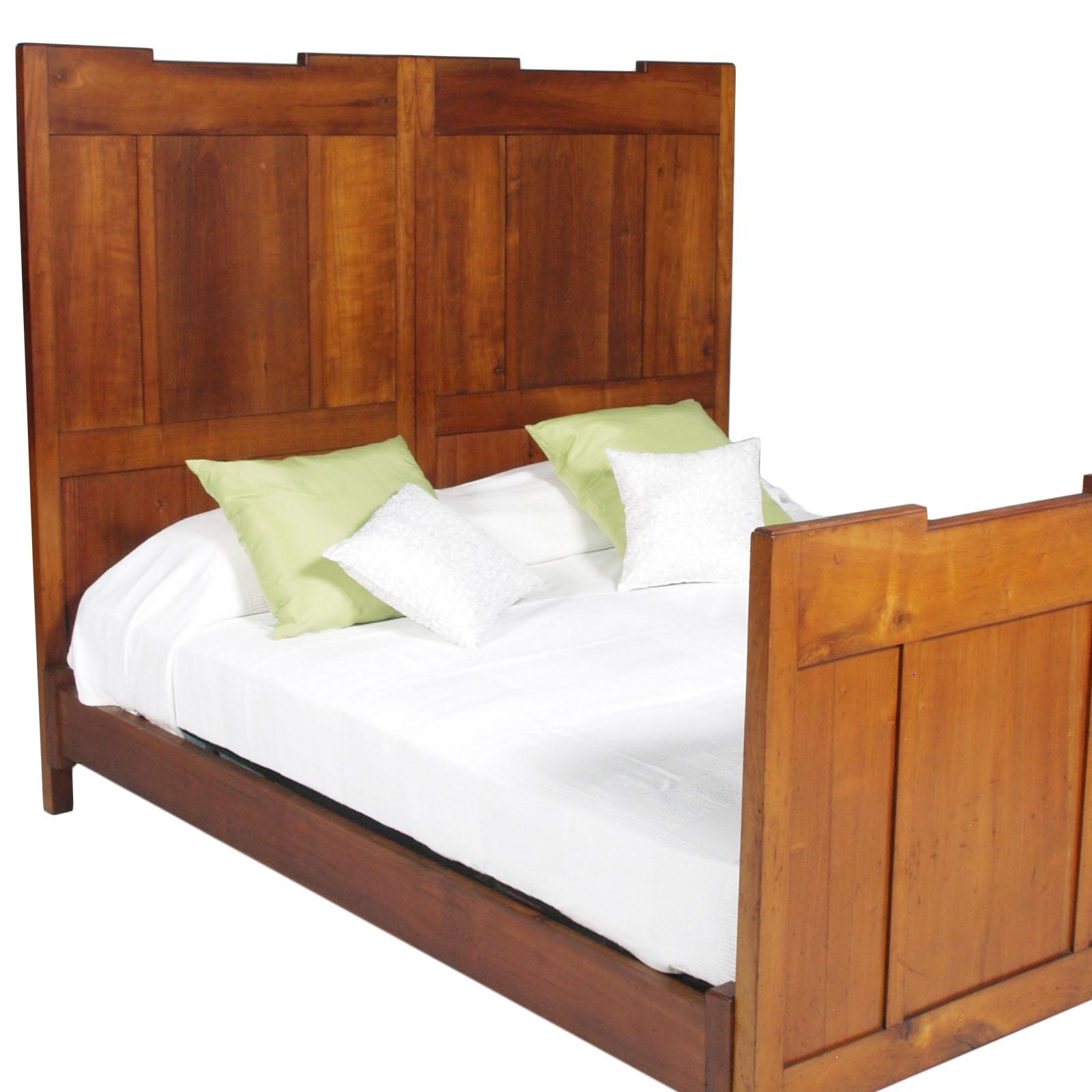 Solid 1920s country antique Italian Art Deco twin beds, Pair of beds, double bed in cherrywood, polished to wax

Measures cm: H 155/93 W 182/91 D 200.

         