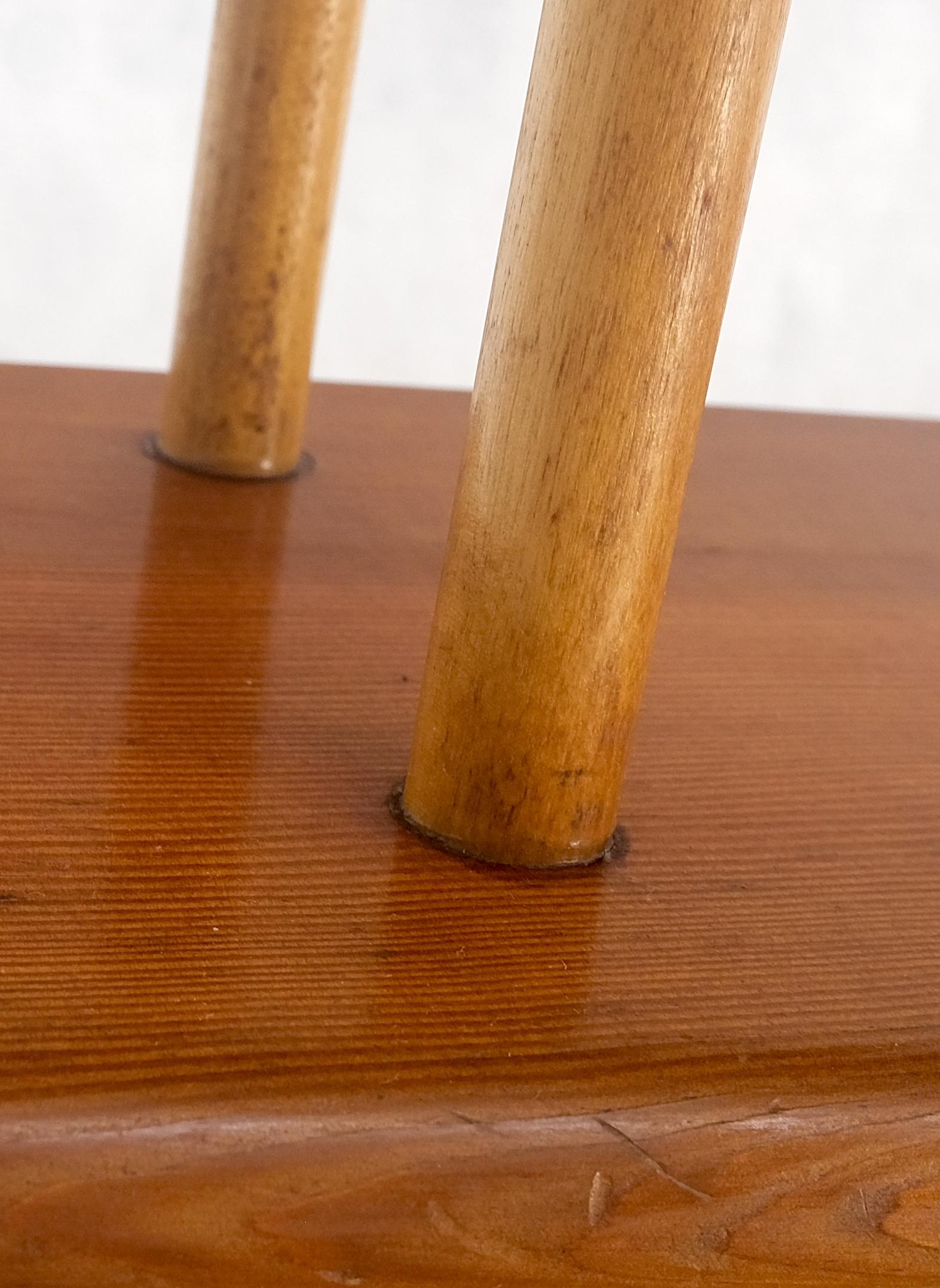 Country Arts & Crafts-Stil ca. 1960er Jahre Rote Zedernholz-Wandregale im Landhausstil auf Dowels Bücherregal im Angebot 2