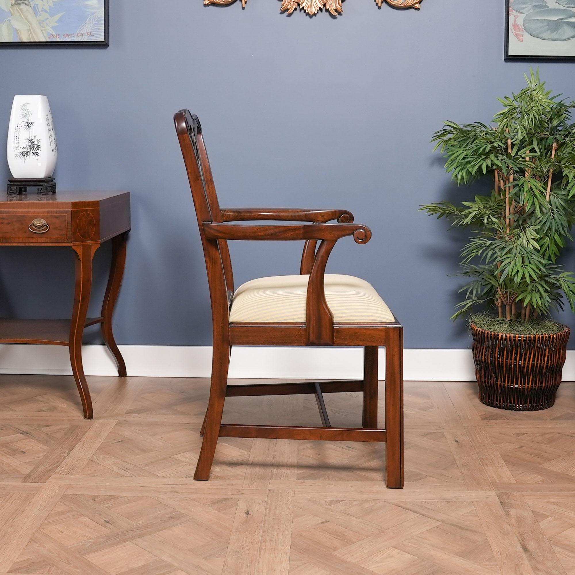 Sculpté à la main Chaises Chippendale de campagne, ensemble de 10 pièces en vente