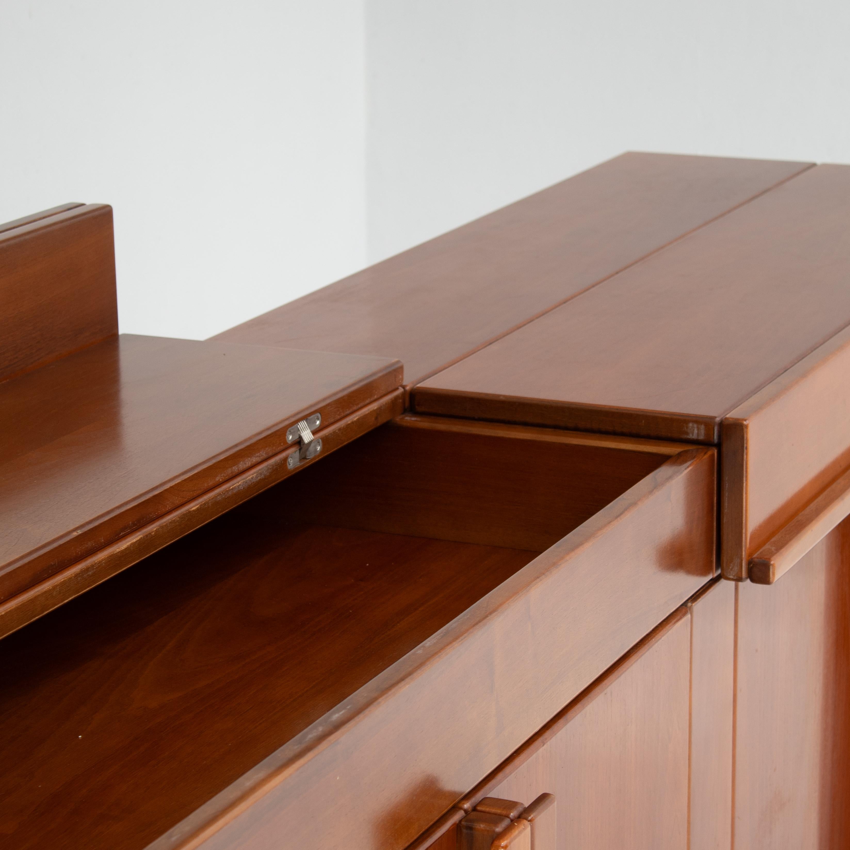 Legno Credenza 'country' di Vittorio Introini in vendita