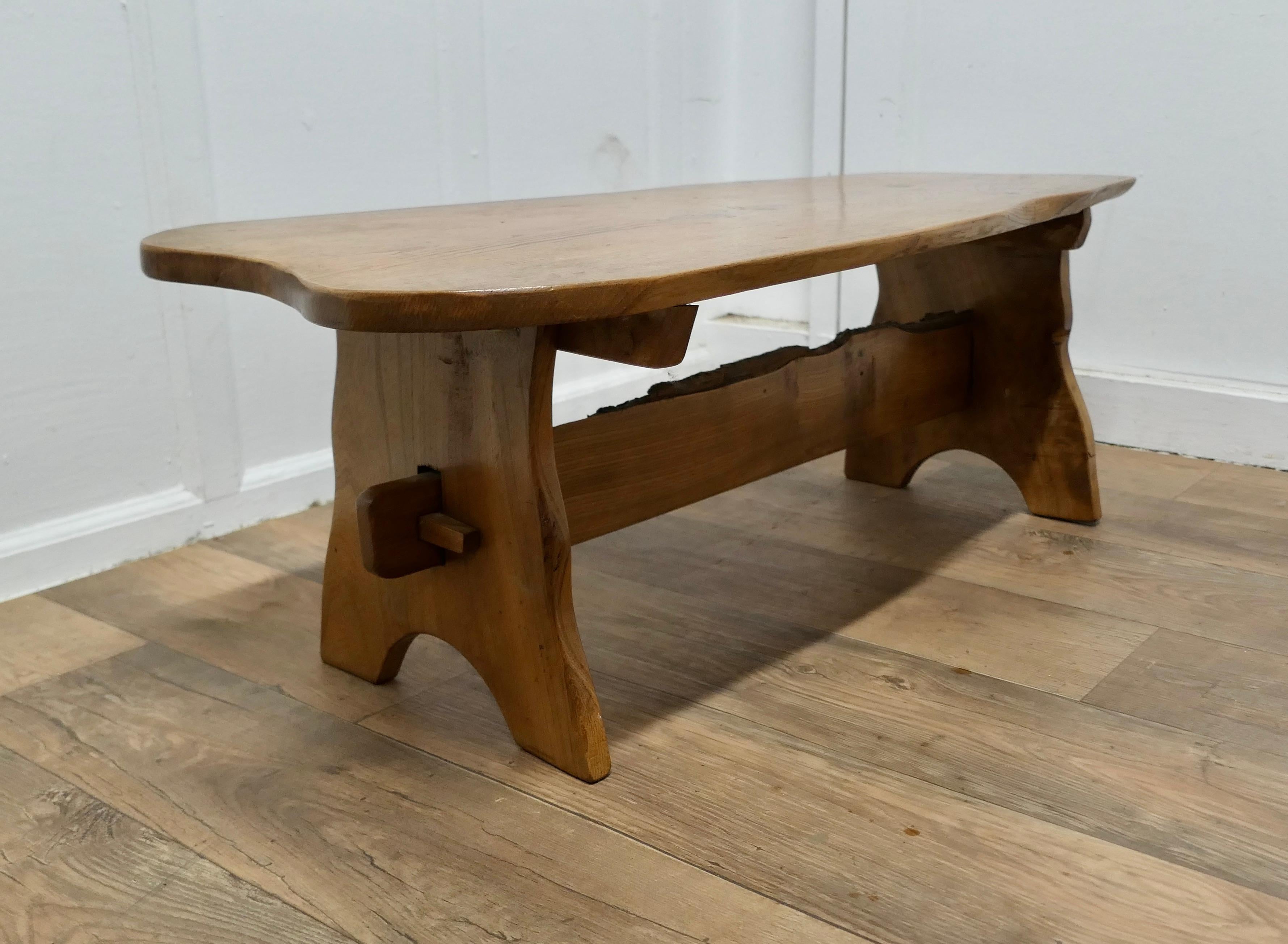 Country Elm Refectory Coffee Table  This is a good sturdy country made table, it In Good Condition For Sale In Chillerton, Isle of Wight