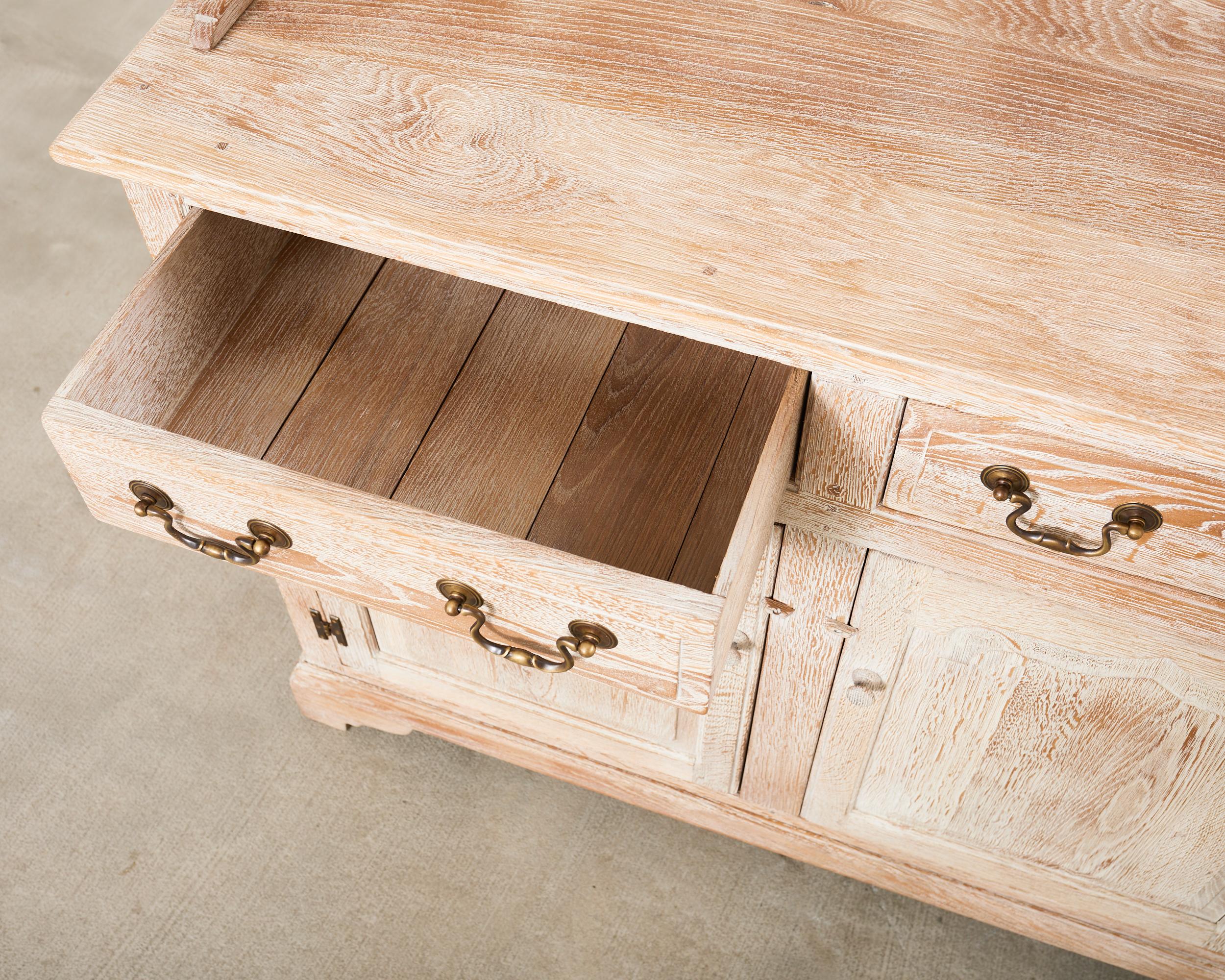 País Inglés Cerused Limed Roble Welsh Armario Cómoda en venta 3