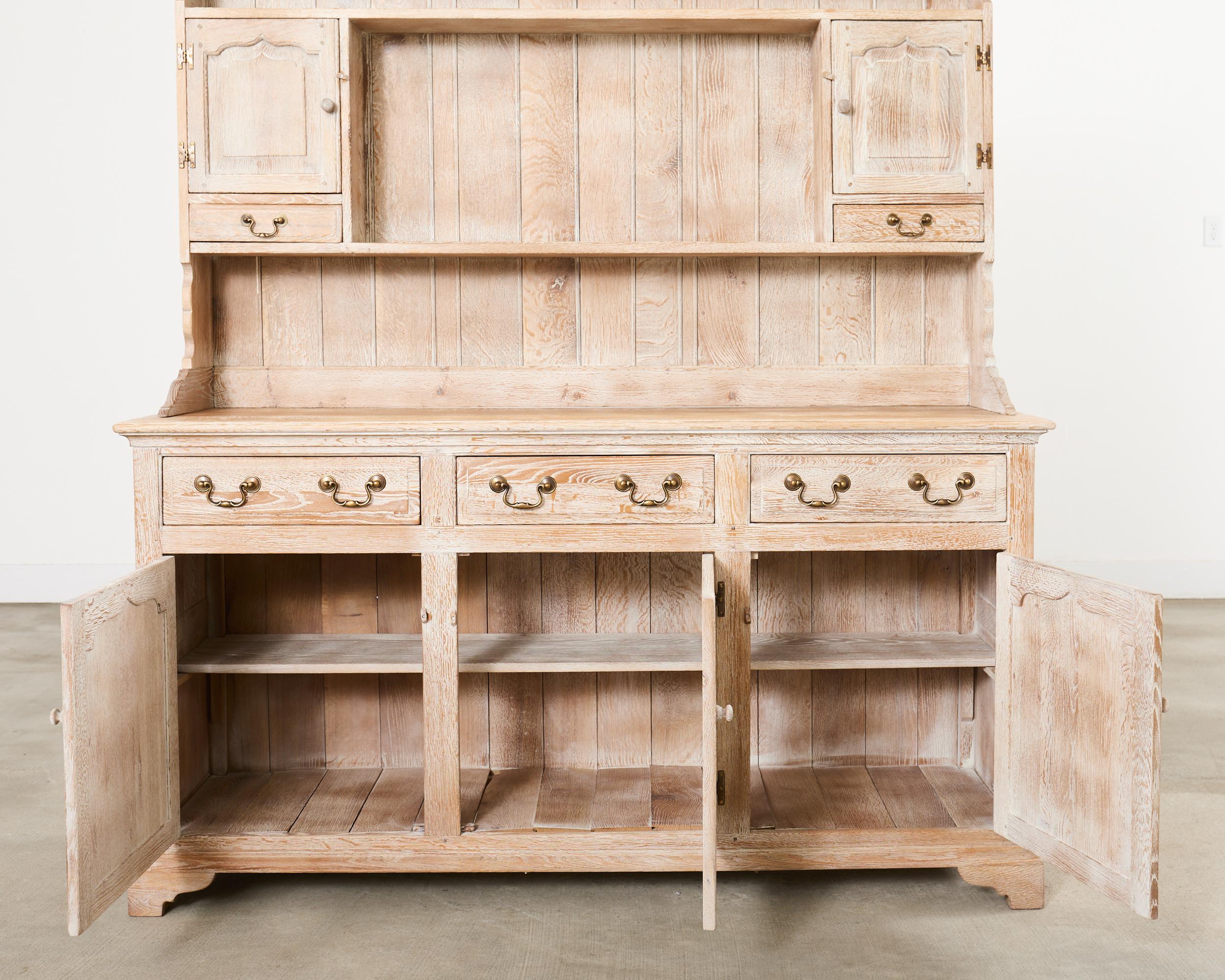 País Inglés Cerused Limed Roble Welsh Armario Cómoda en venta 7