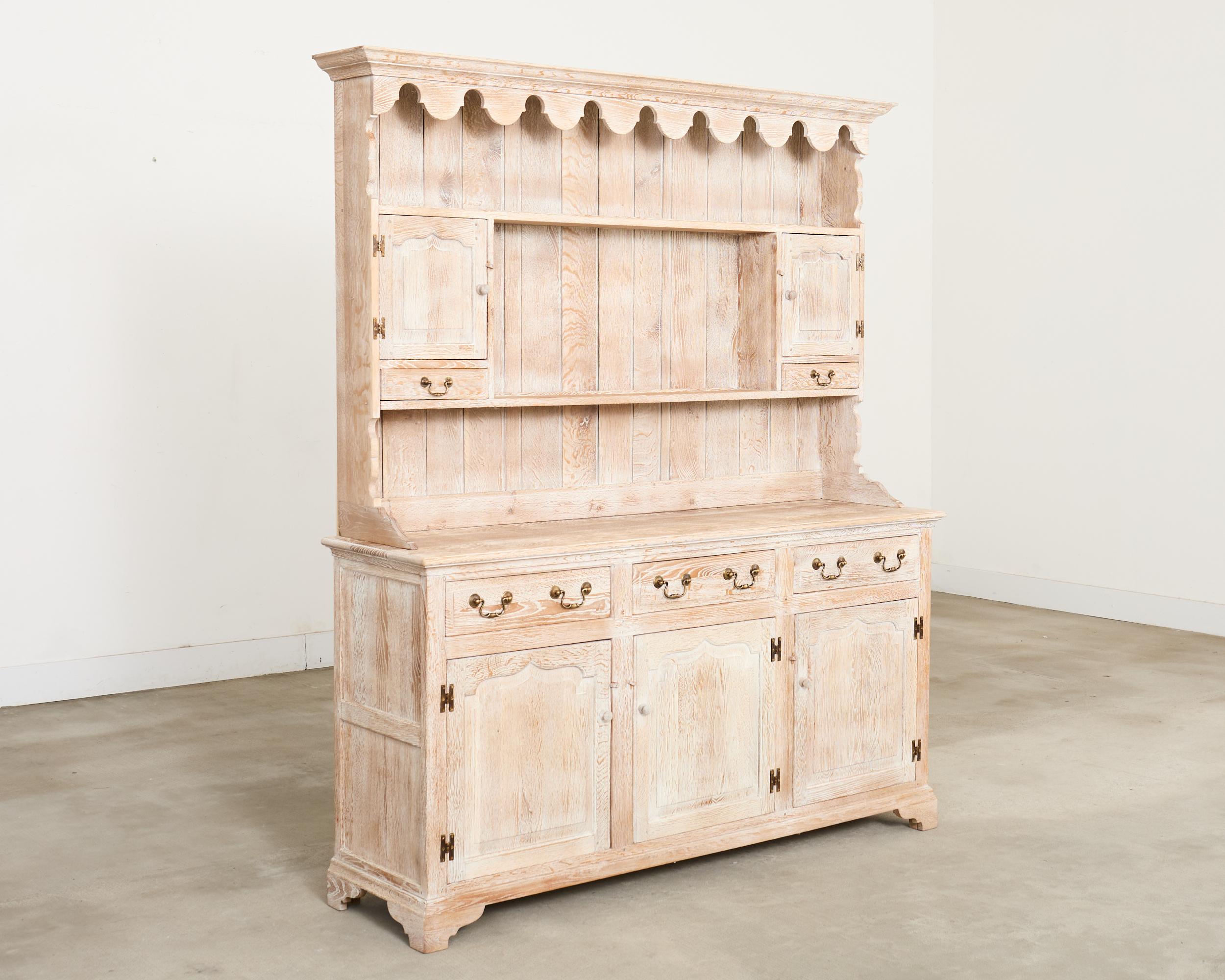 País Inglés Cerused Limed Roble Welsh Armario Cómoda Georgiano en venta