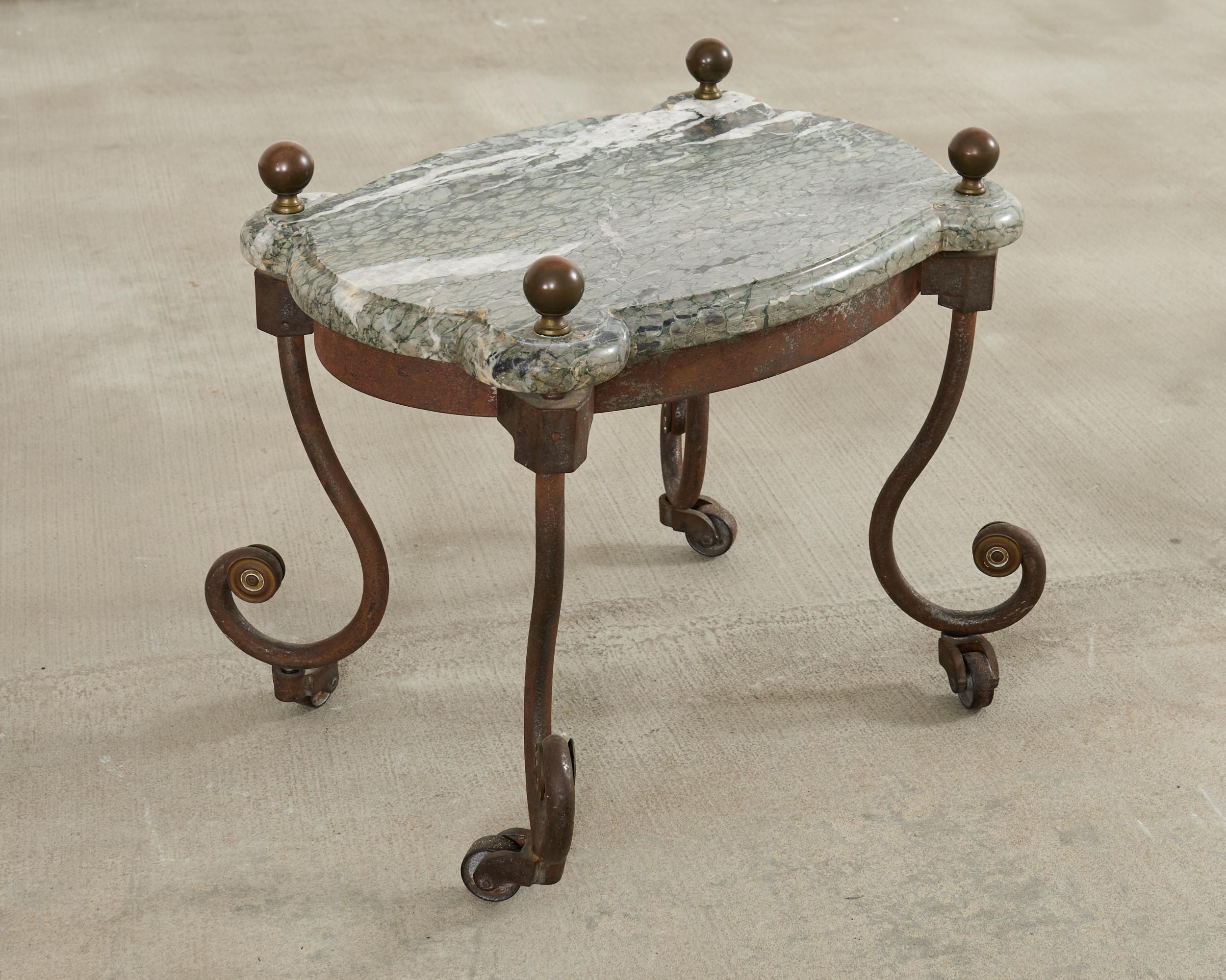 Table à boire trépied en fer, marbre, bronze, campagne anglaise en vente 3