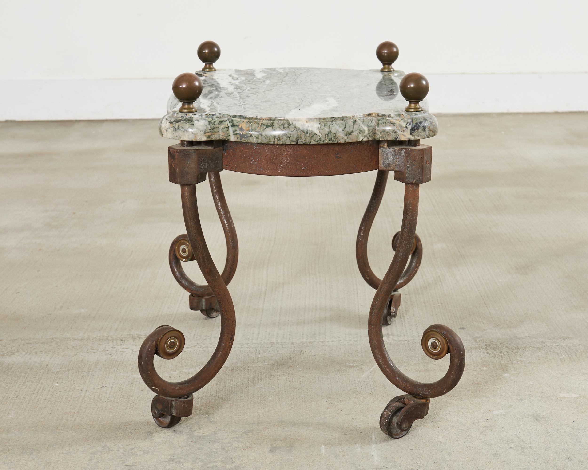 Table à boire trépied en fer, marbre, bronze, campagne anglaise en vente 6