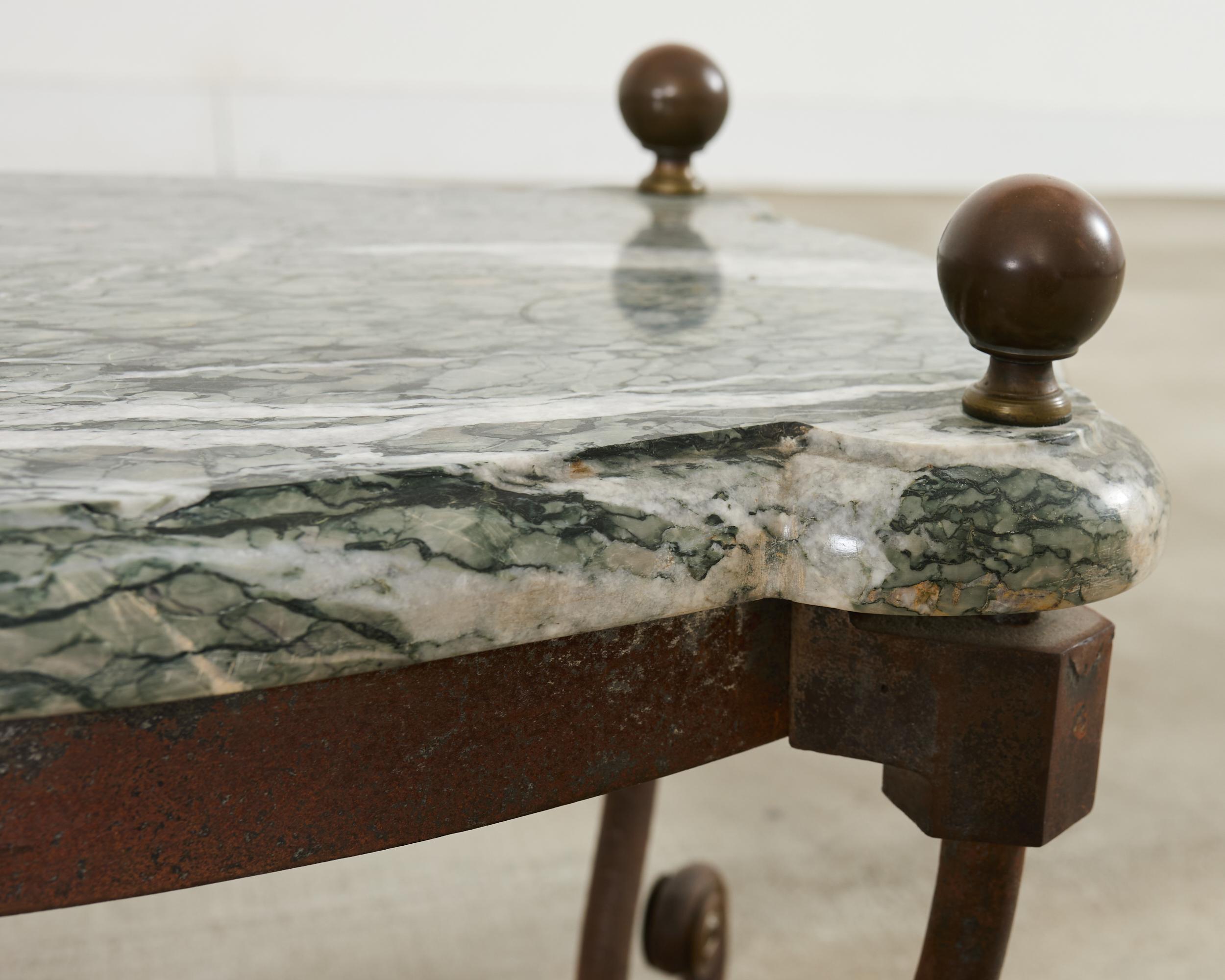 Table à boire trépied en fer, marbre, bronze, campagne anglaise en vente 10