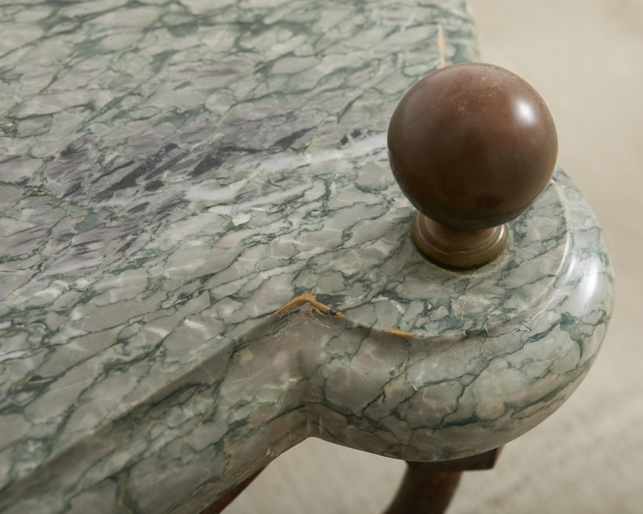 Moulage Table à boire trépied en fer, marbre, bronze, campagne anglaise en vente