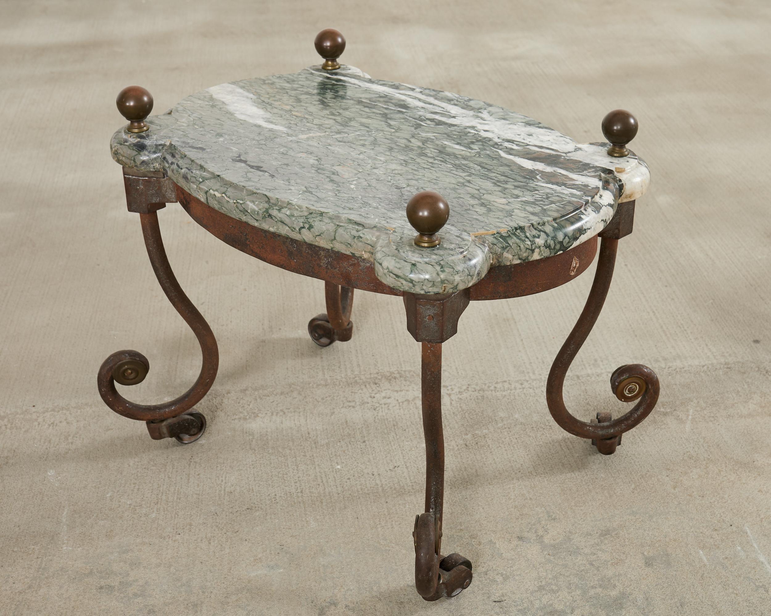 XIXe siècle Table à boire trépied en fer, marbre, bronze, campagne anglaise en vente