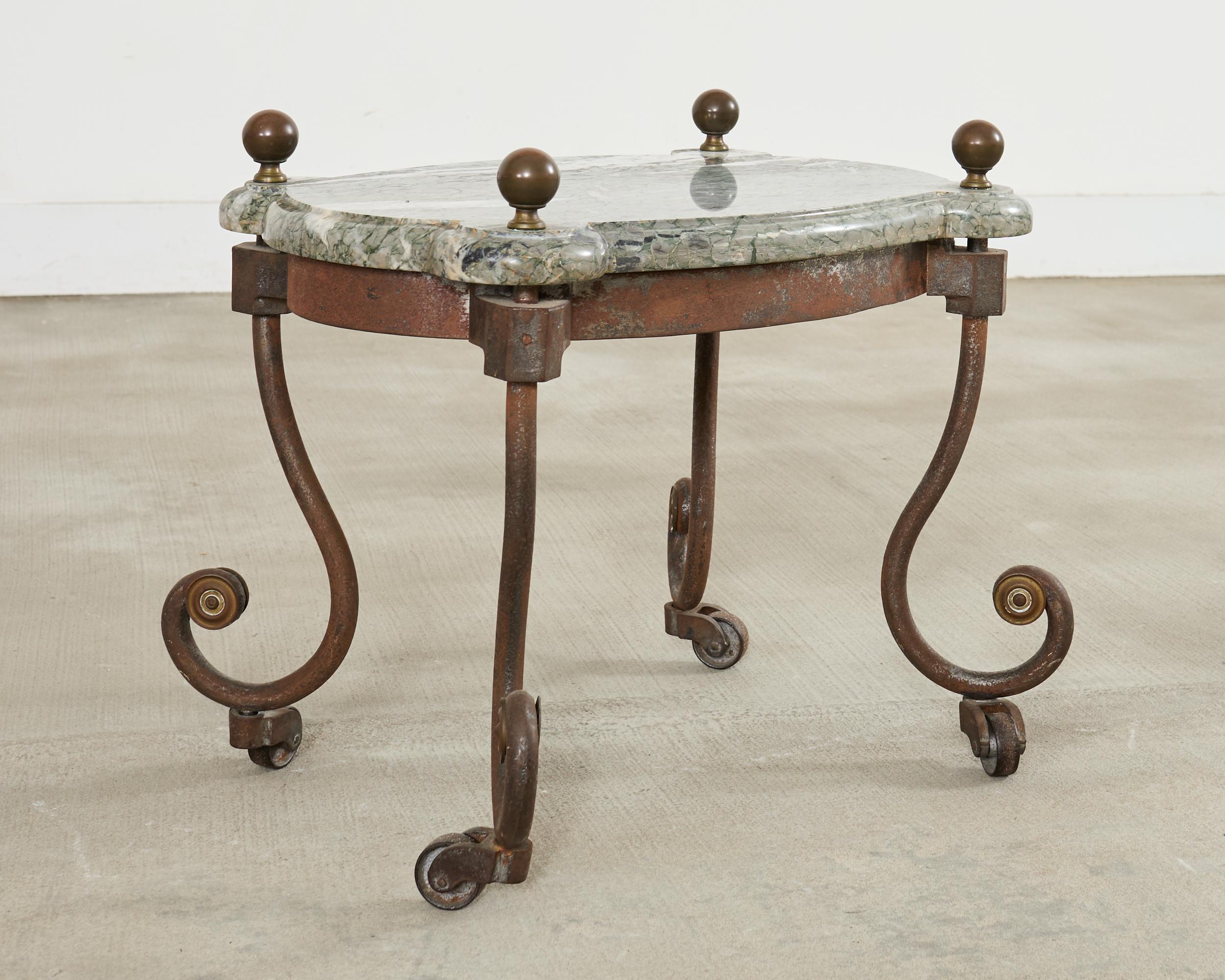 Table à boire trépied en fer, marbre, bronze, campagne anglaise en vente 2