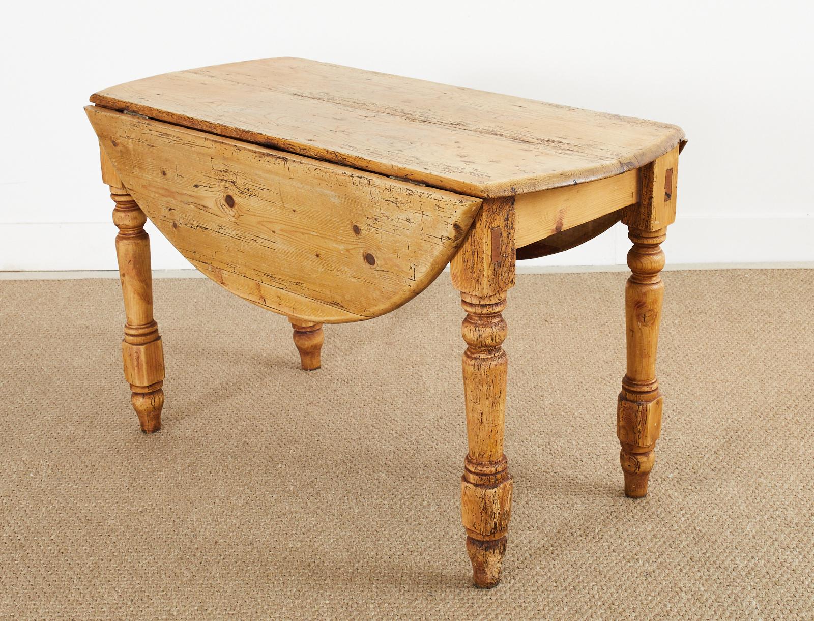 Country English Pine Drop-Leaf Farmhouse Dining Table or Console In Distressed Condition In Rio Vista, CA