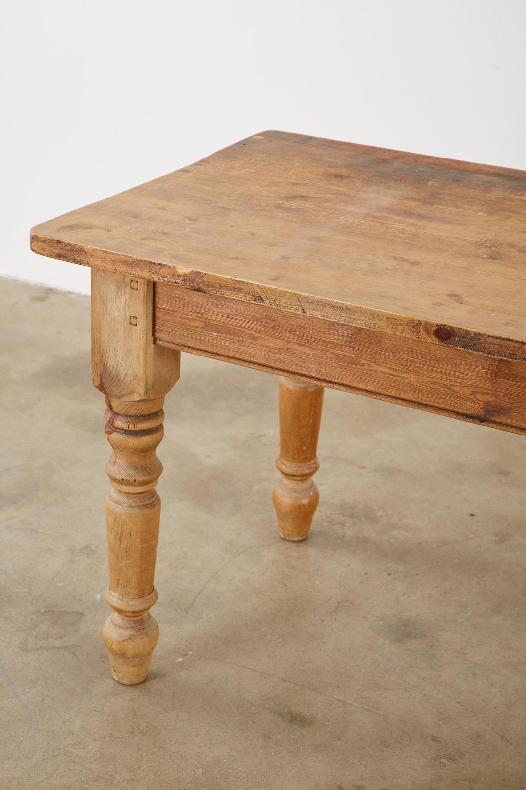 Country English Pine Farmhouse Dining Table In Good Condition In Rio Vista, CA