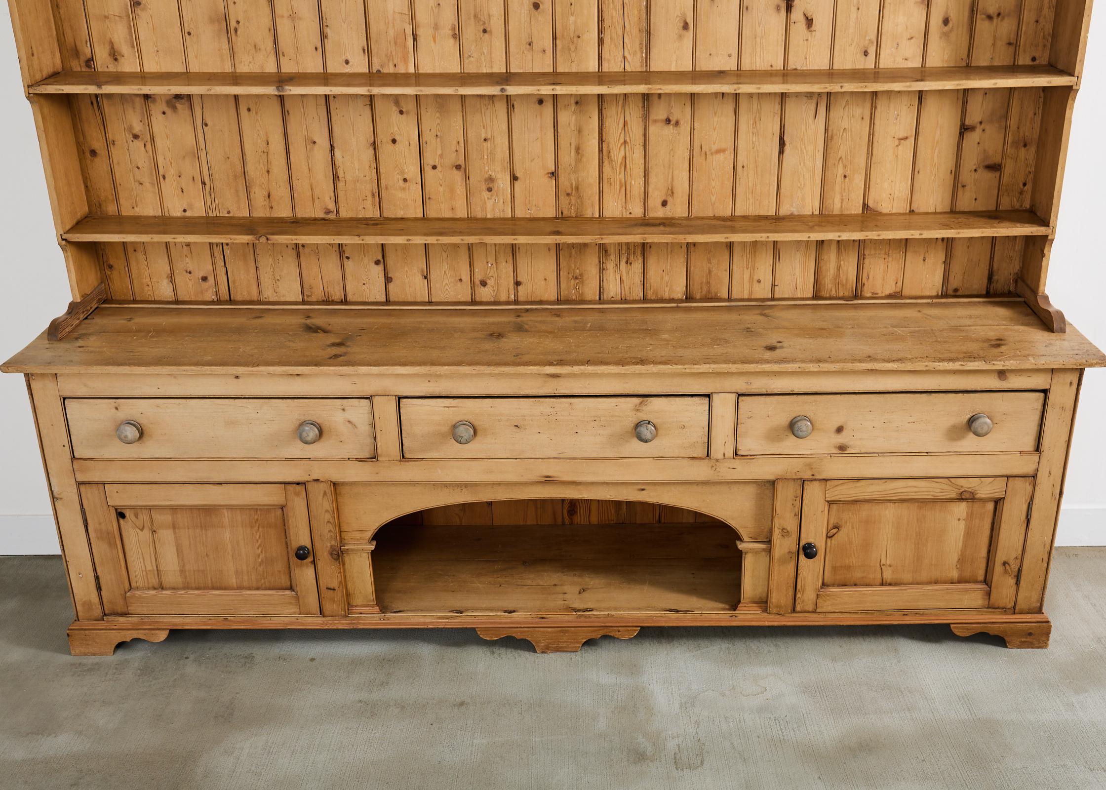 Pin Commode de ferme anglaise en pin gallois avec porte-assiettes en vente