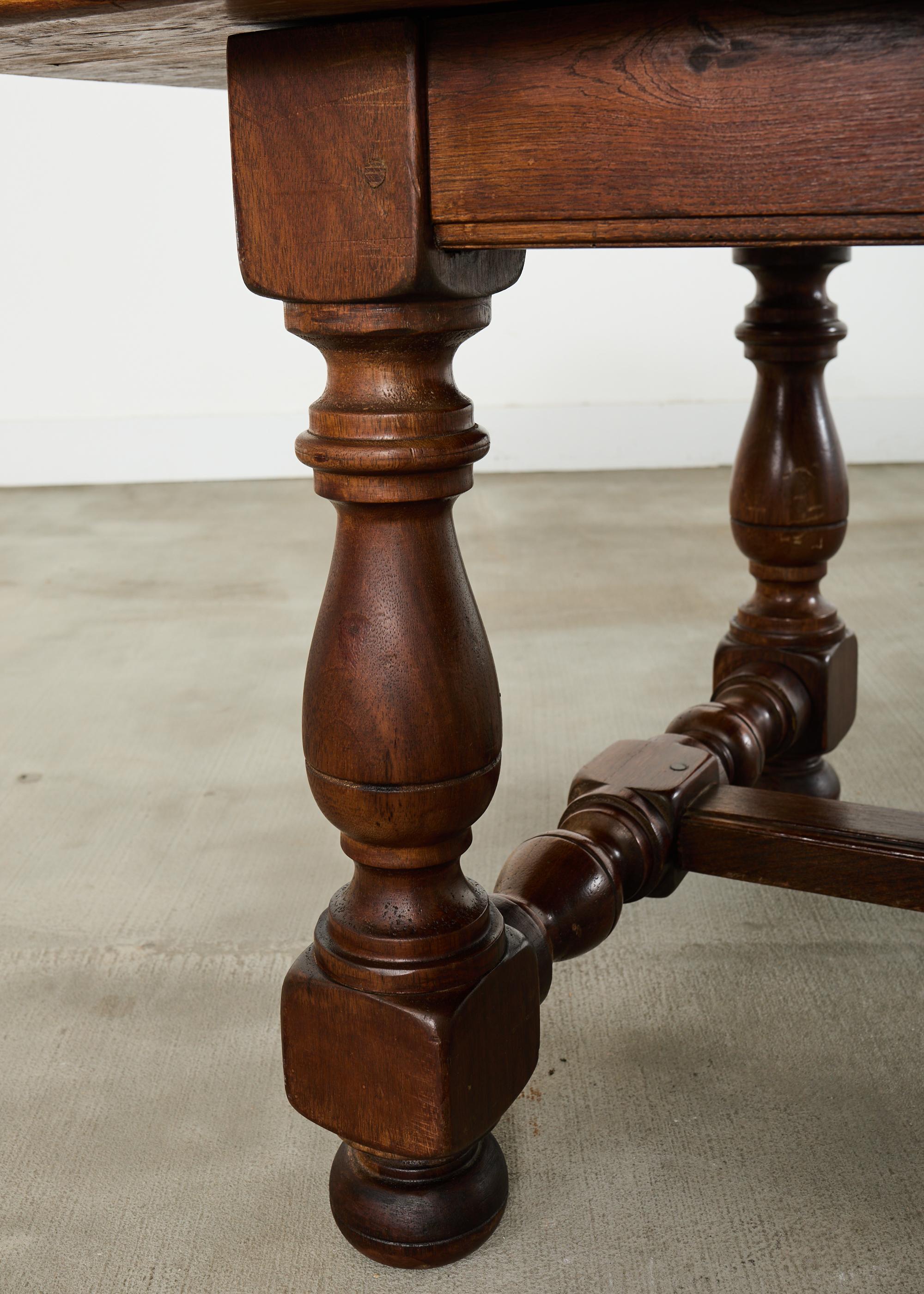 Mesa de comedor de caballete de granja de roble de estilo provincial inglés campestre en venta 6
