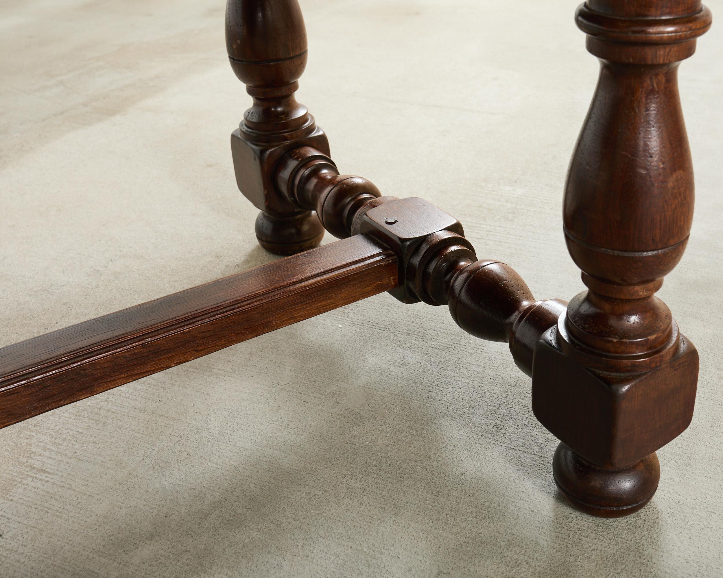 Mesa de comedor de caballete de granja de roble de estilo provincial inglés campestre en venta 8