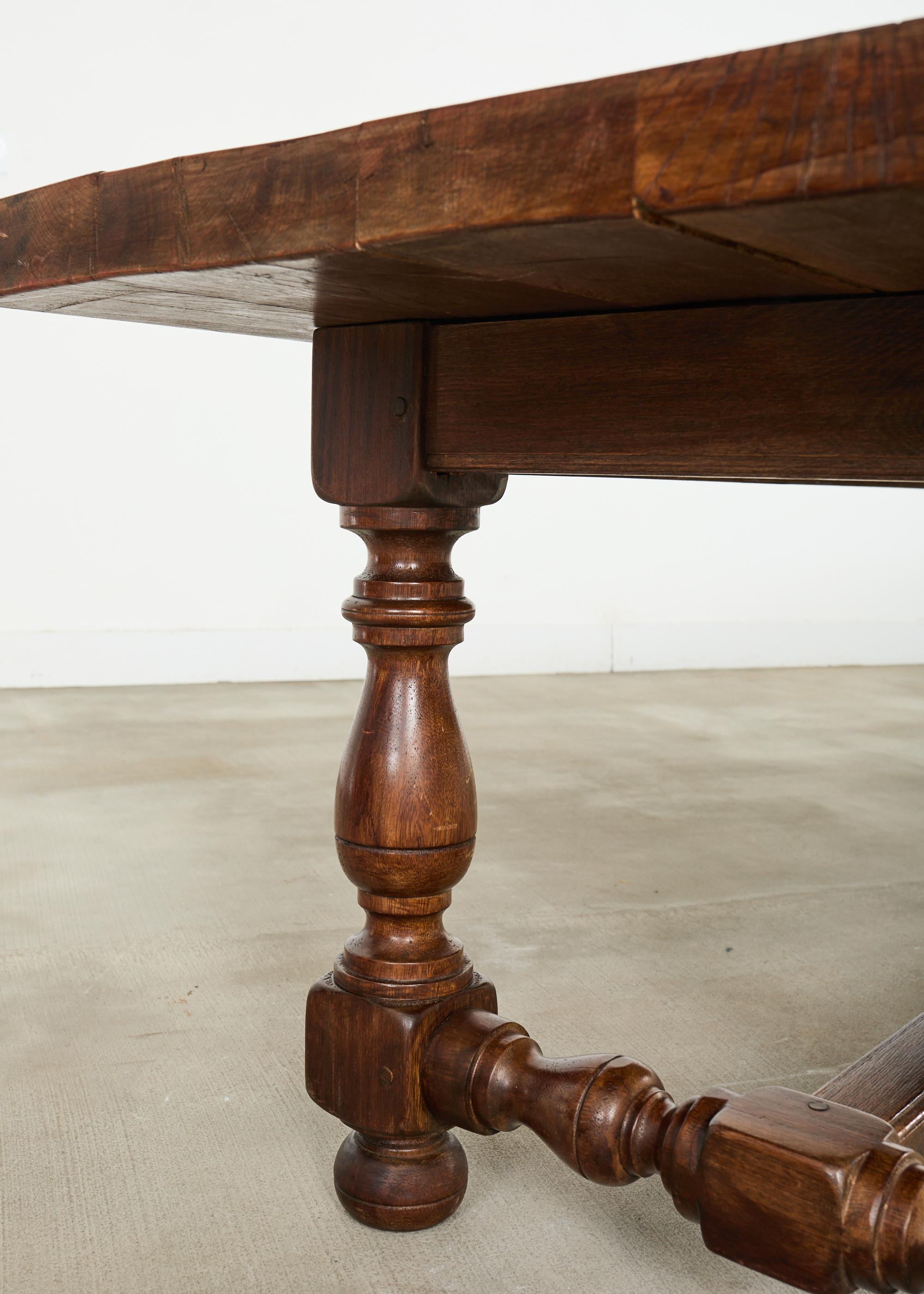 Mesa de comedor de caballete de granja de roble de estilo provincial inglés campestre en venta 9