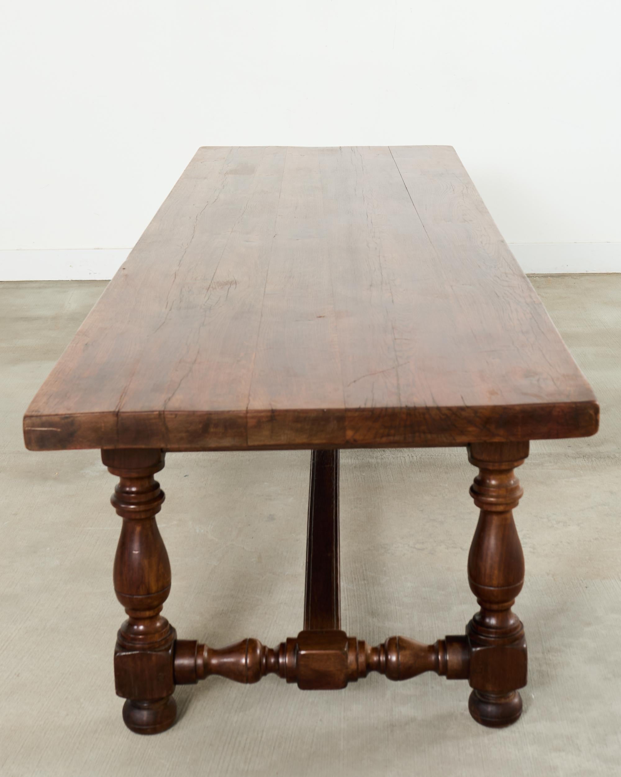Mesa de comedor de caballete de granja de roble de estilo provincial inglés campestre en venta 10