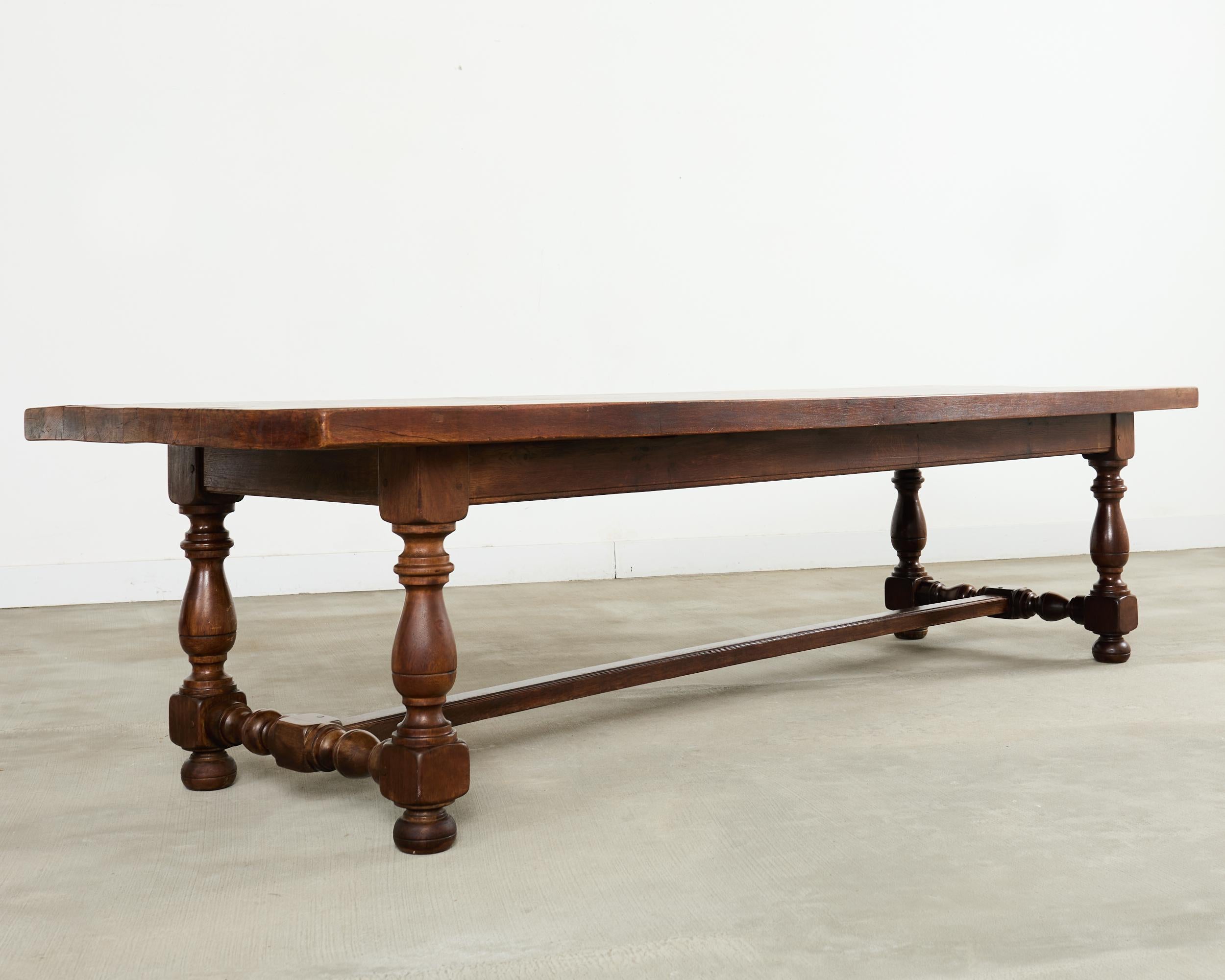 Mesa de comedor de caballete de granja de roble de estilo provincial inglés campestre Hecho a mano en venta