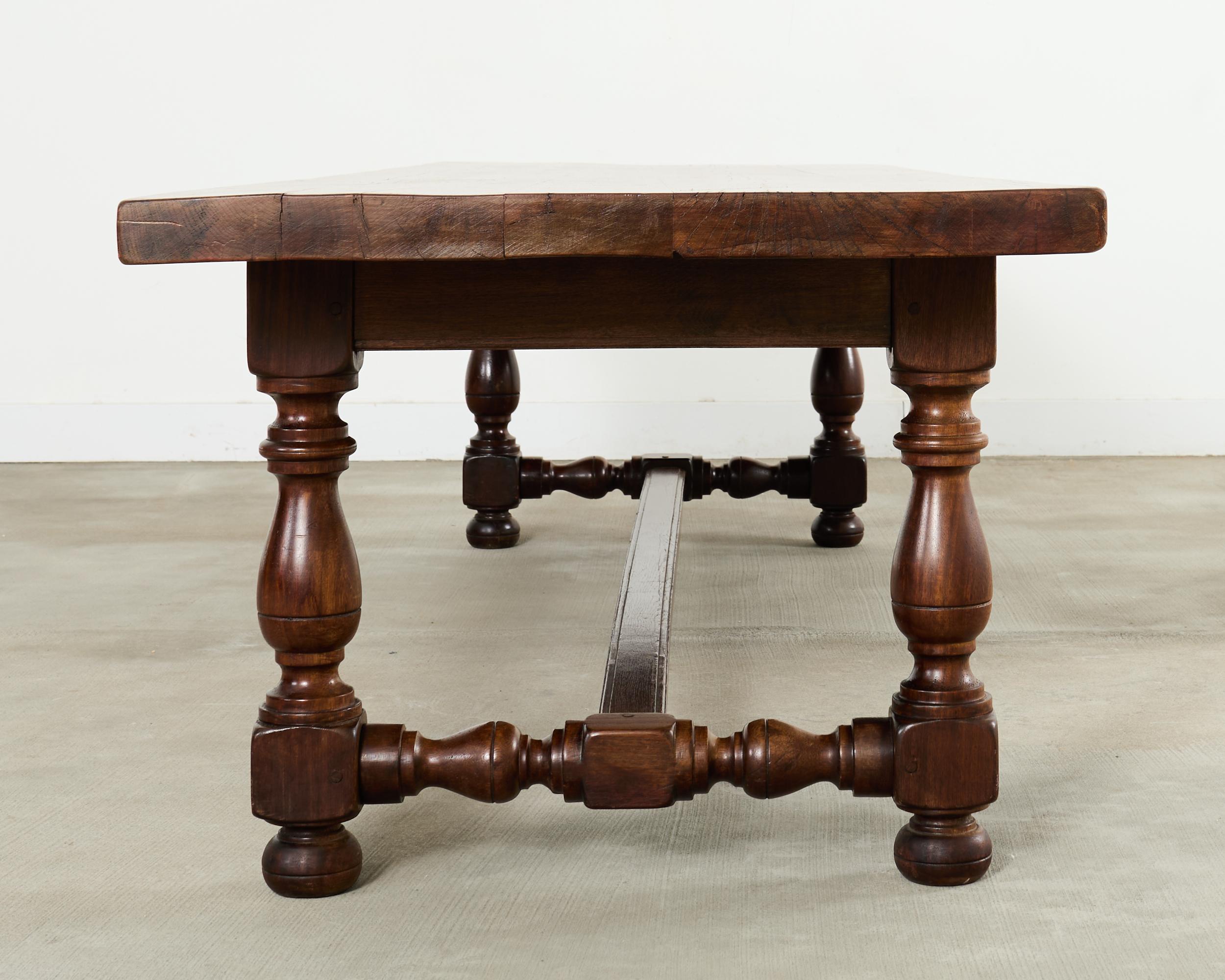 Mesa de comedor de caballete de granja de roble de estilo provincial inglés campestre en Bueno estado para la venta en Rio Vista, CA