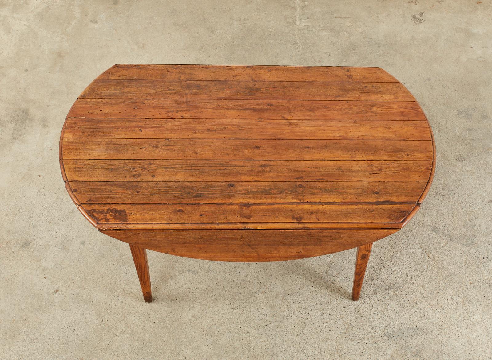 Country English Provincial Pine Farmhouse Oval Drop-Leaf Dining Table In Distressed Condition In Rio Vista, CA