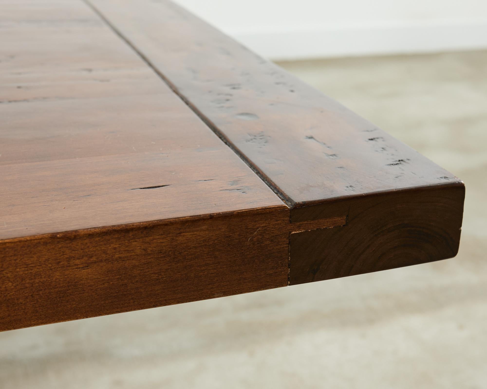 Table de salle à manger à tréteaux en bois de fruitier de style anglais en vente 5
