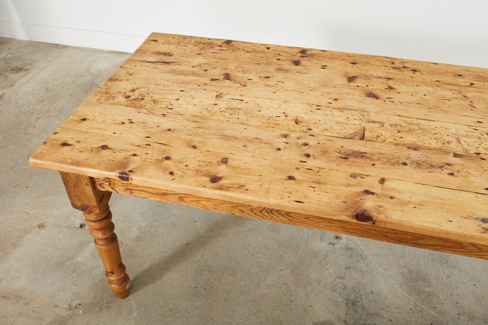 Country English Style Pine Farmhouse Dining Harvest Table In Distressed Condition For Sale In Rio Vista, CA