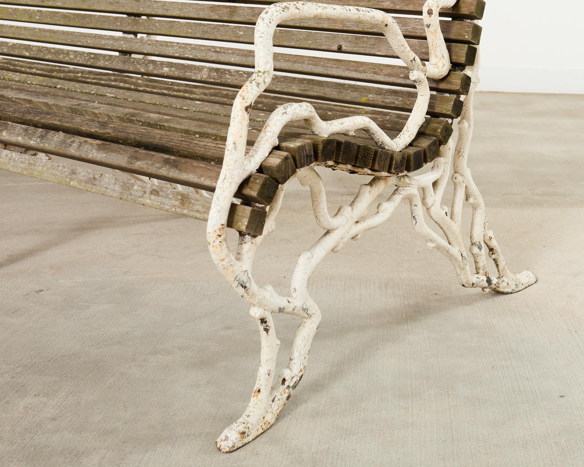Banc de jardin en fer faux-bois de style anglais victorien en vente 2