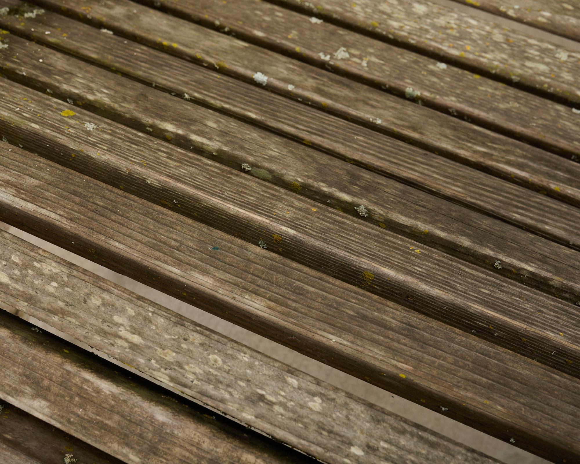 Banc de jardin en fer faux-bois de style anglais victorien en vente 3