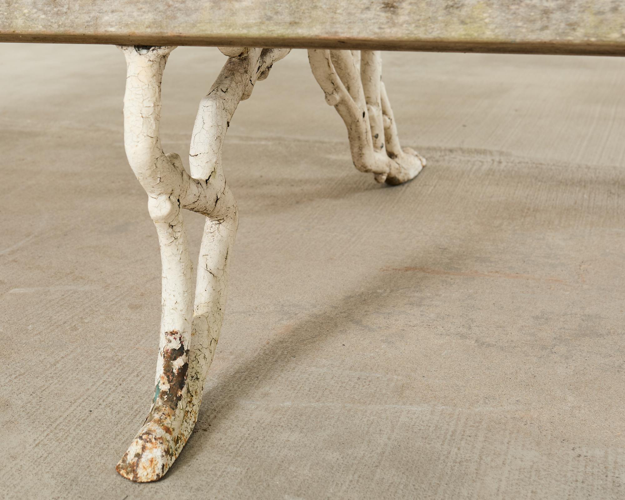 Banc de jardin en fer faux-bois de style anglais victorien en vente 5
