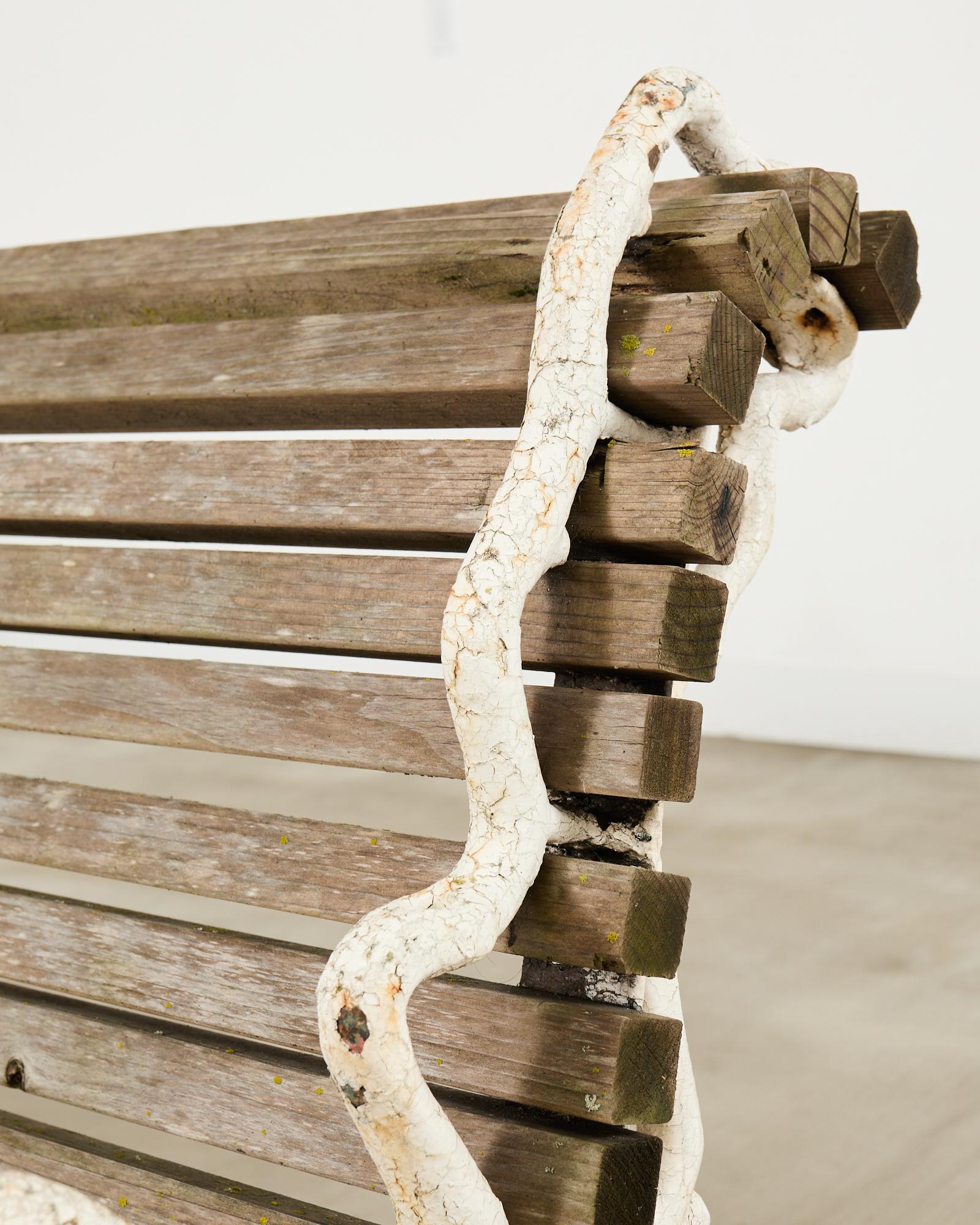 Banc de jardin en fer faux-bois de style anglais victorien en vente 7
