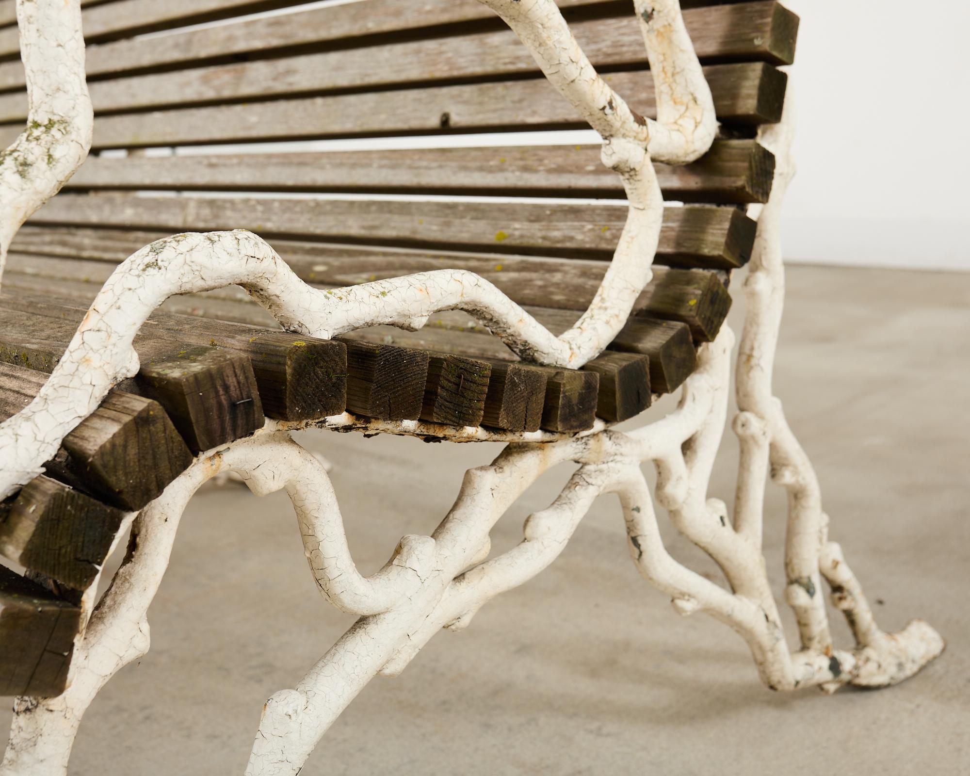 Banc de jardin en fer faux-bois de style anglais victorien en vente 8