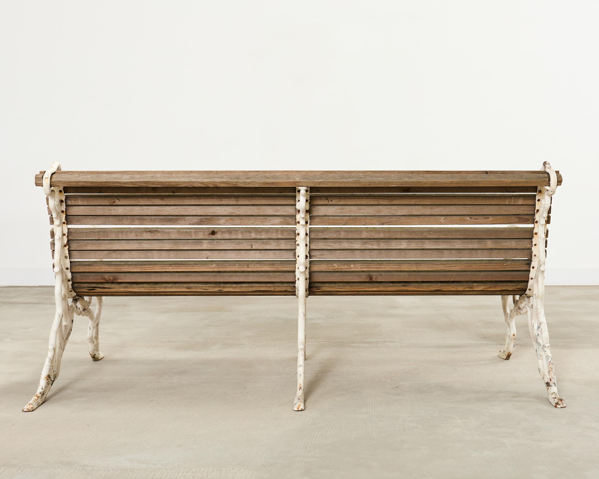 Banc de jardin en fer faux-bois de style anglais victorien en vente 12