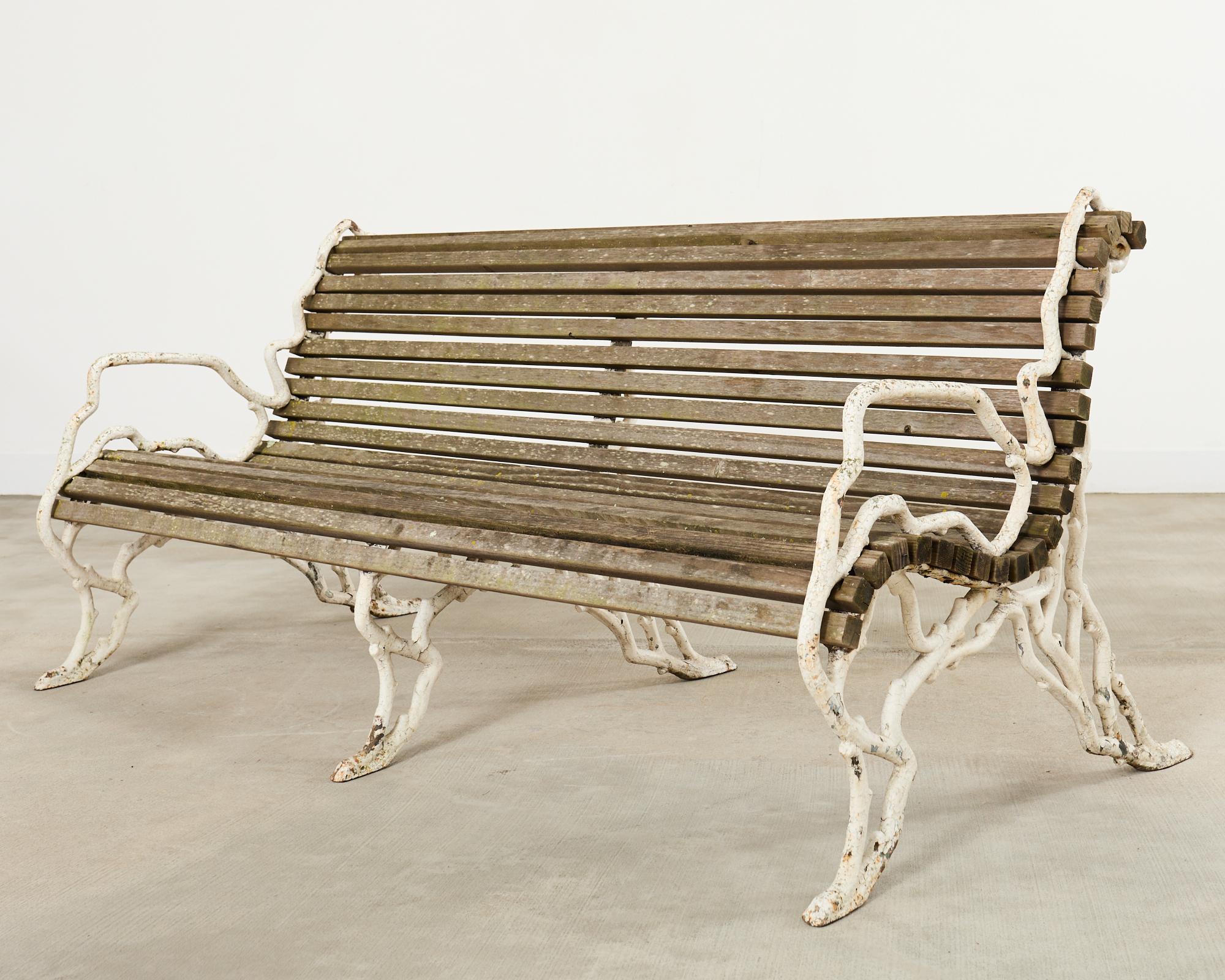 Anglais Banc de jardin en fer faux-bois de style anglais victorien en vente