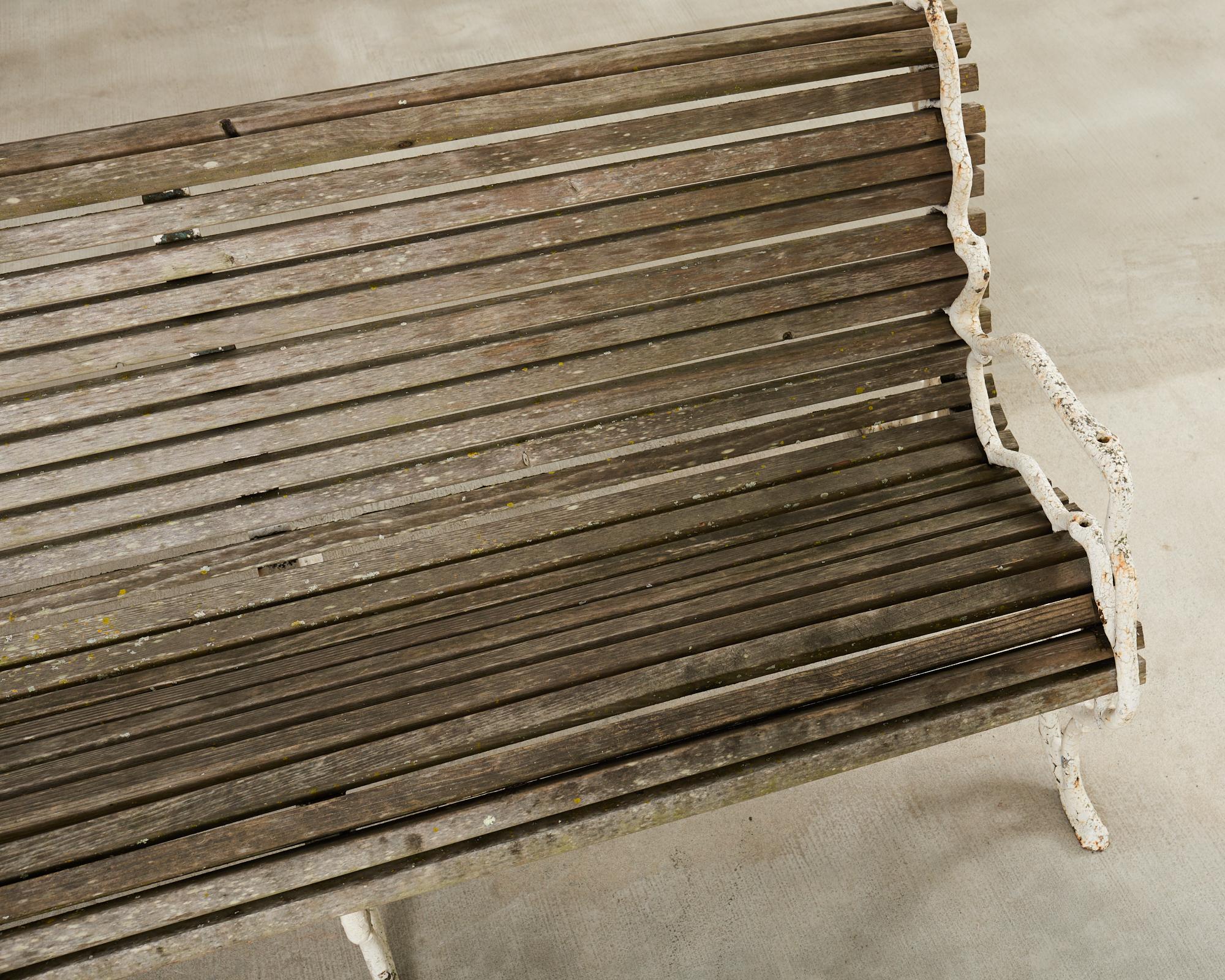 Banc de jardin en fer faux-bois de style anglais victorien Abîmé - En vente à Rio Vista, CA