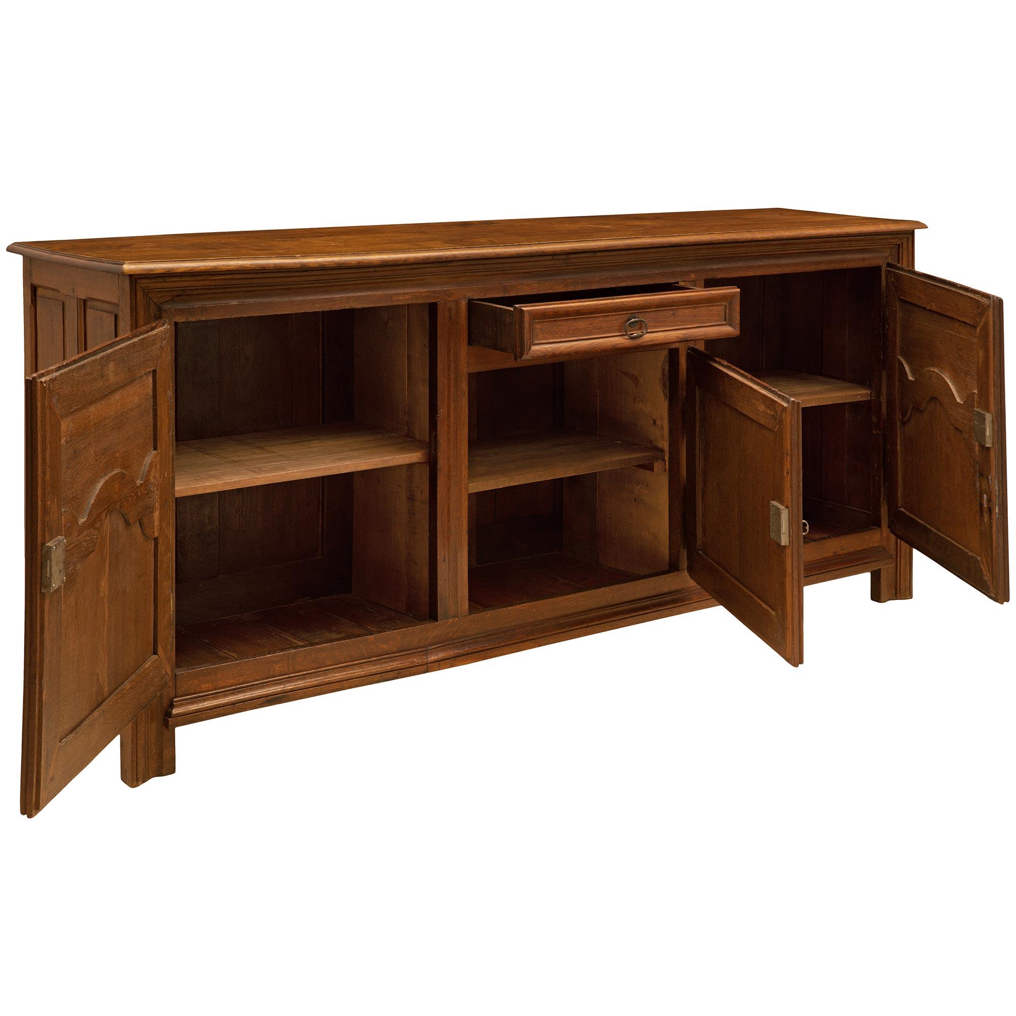 Buffet country francese del XVIII secolo in Oak color miele In condizioni buone in vendita a West Palm Beach, FL
