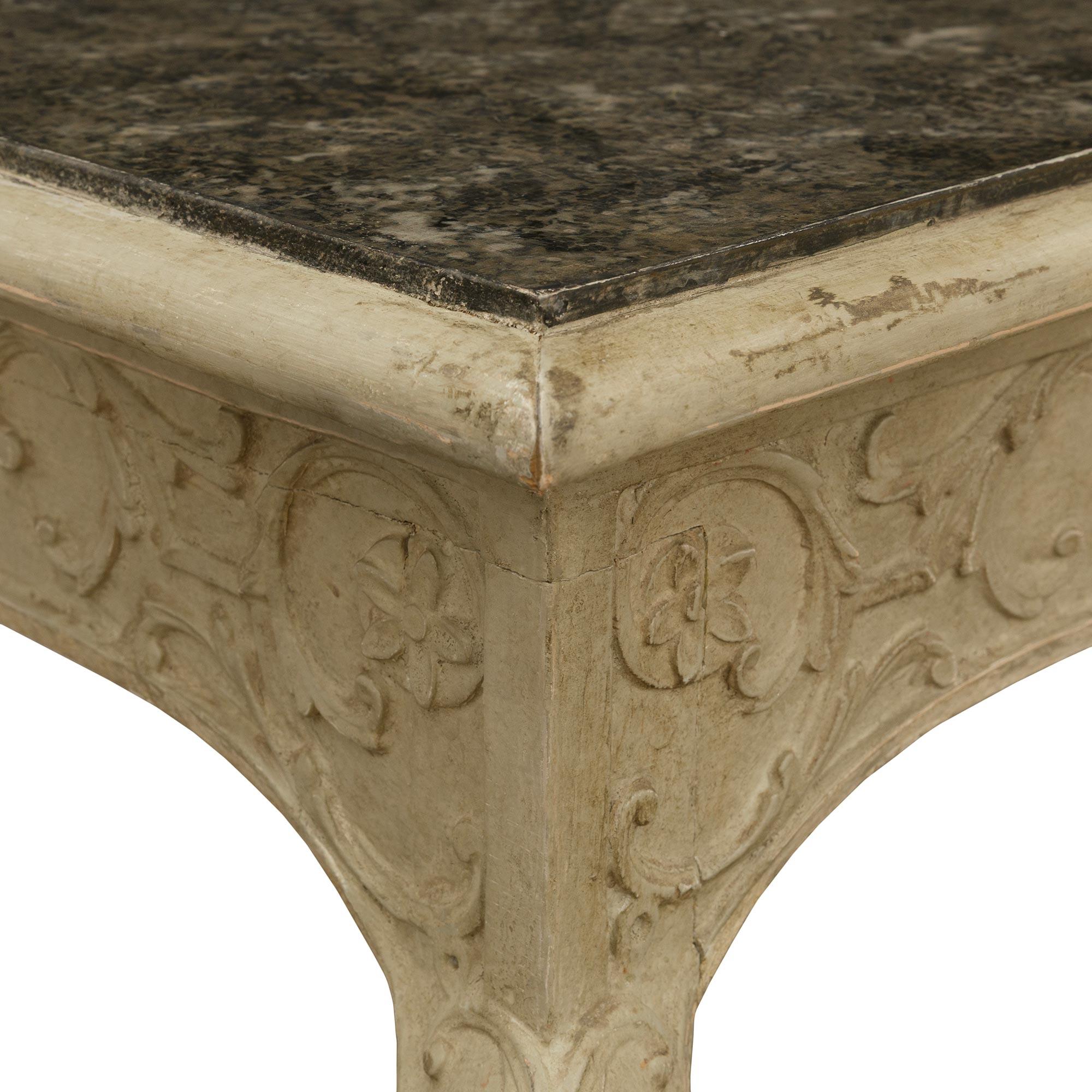 Land Französisch 18. Jahrhundert Regence Zeitraum patiniert Holz Mitte Tisch / Schreibtisch im Angebot 2