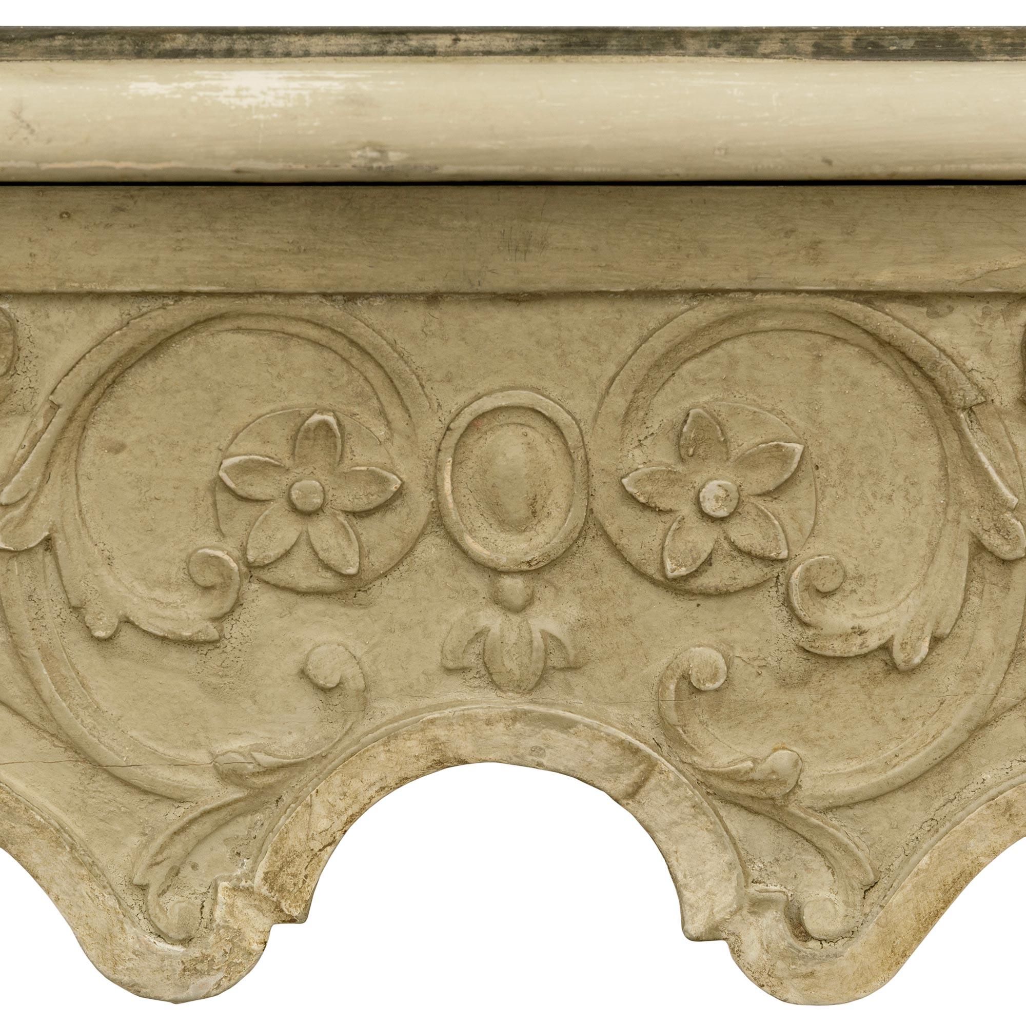 Land Französisch 18. Jahrhundert Regence Zeitraum patiniert Holz Mitte Tisch / Schreibtisch im Angebot 3